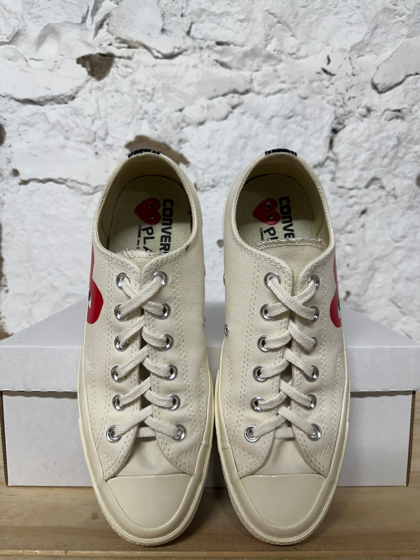 Converse CDG Low Cream Sz 7