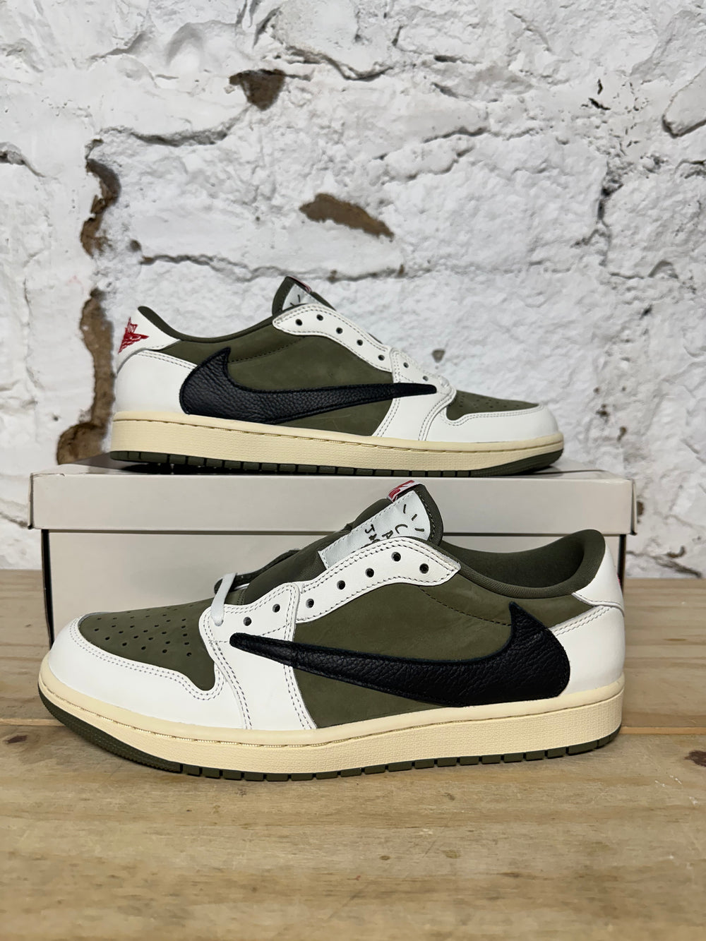 Air Jordan 1 Low Travis Scott Medium Olive Sz 10.5 DS
