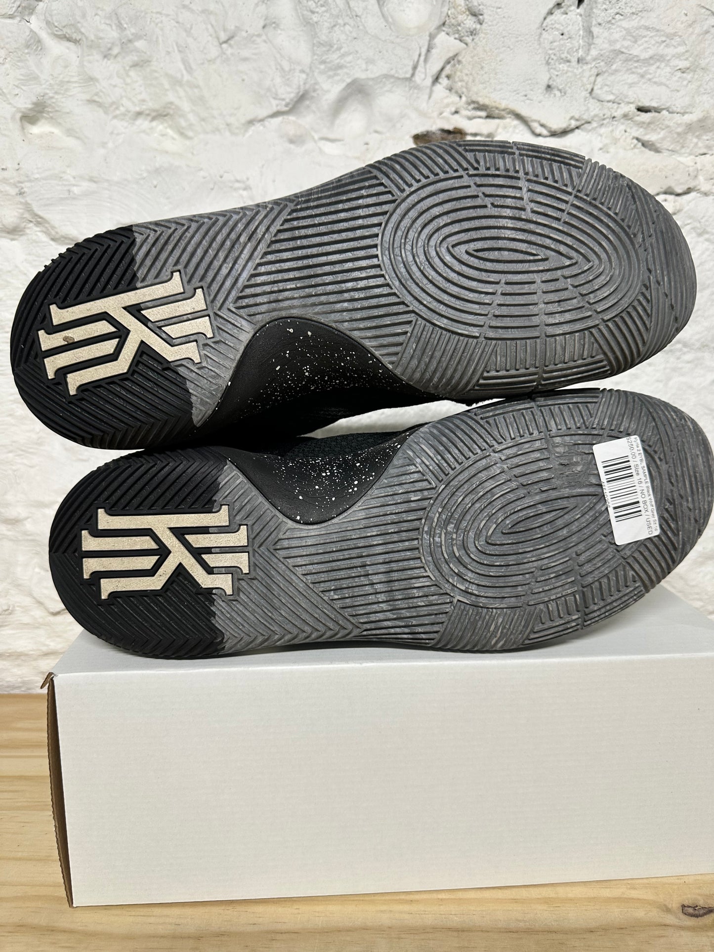 Kyrie 2 EYBL SAMPLE Black Wolf Grey Sz 16