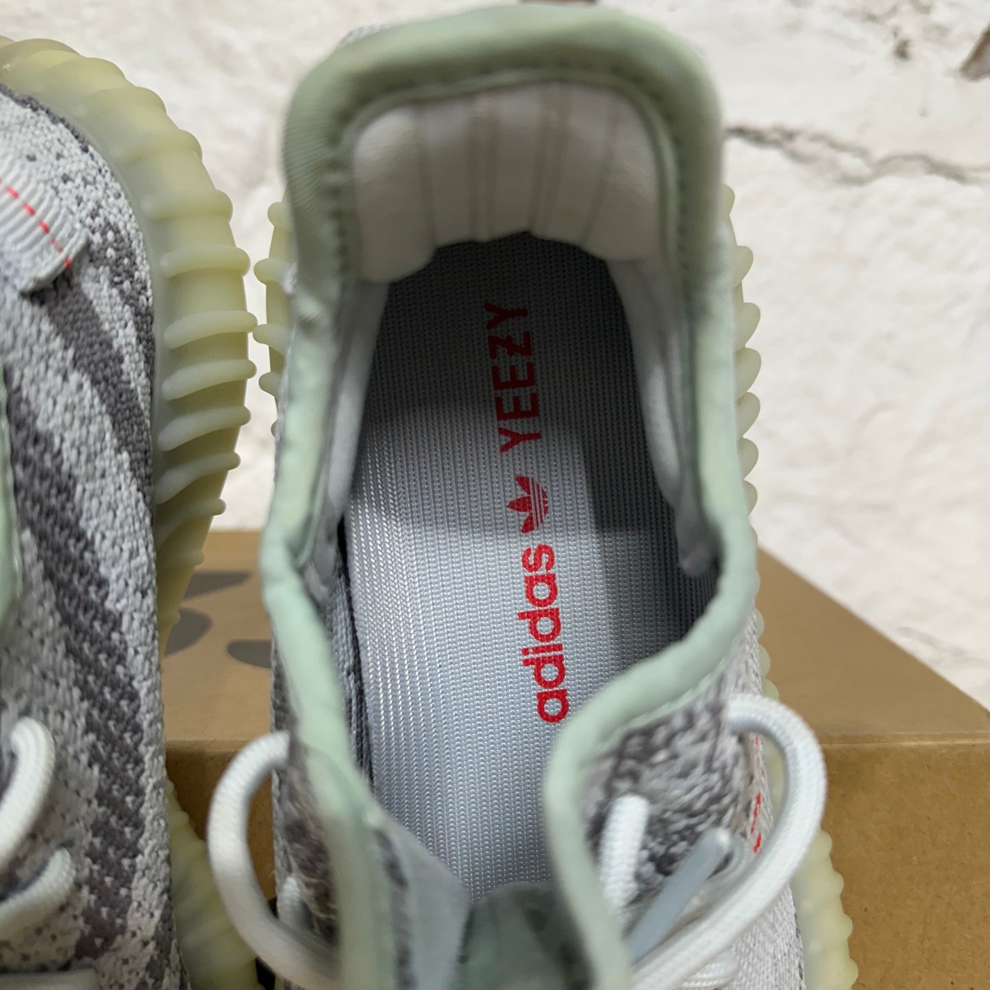 Yeezy 350 V2 Blue Tint Sz 5
