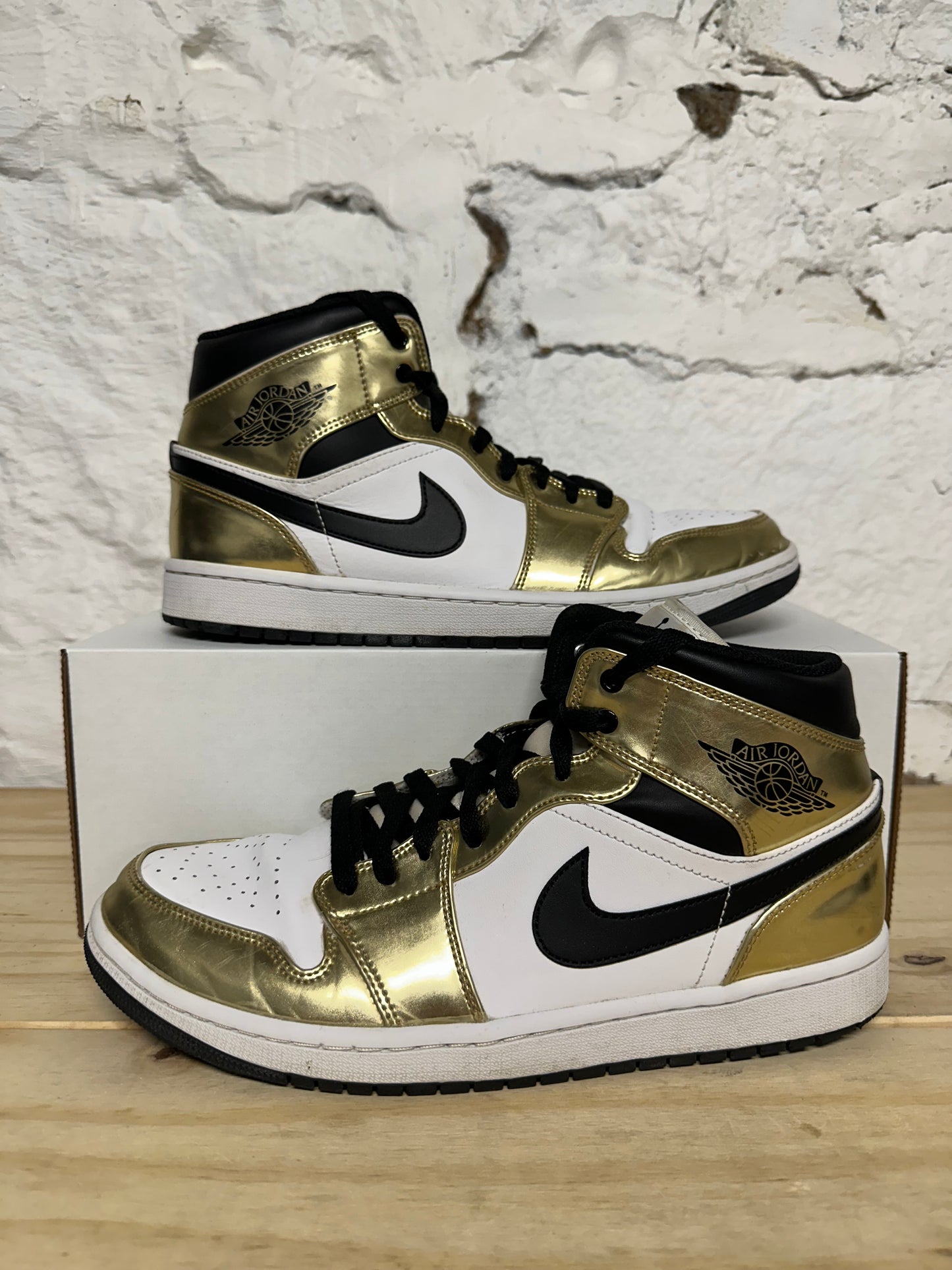 Air Jordan 1 Mid Gold Metallic Sz 10.5