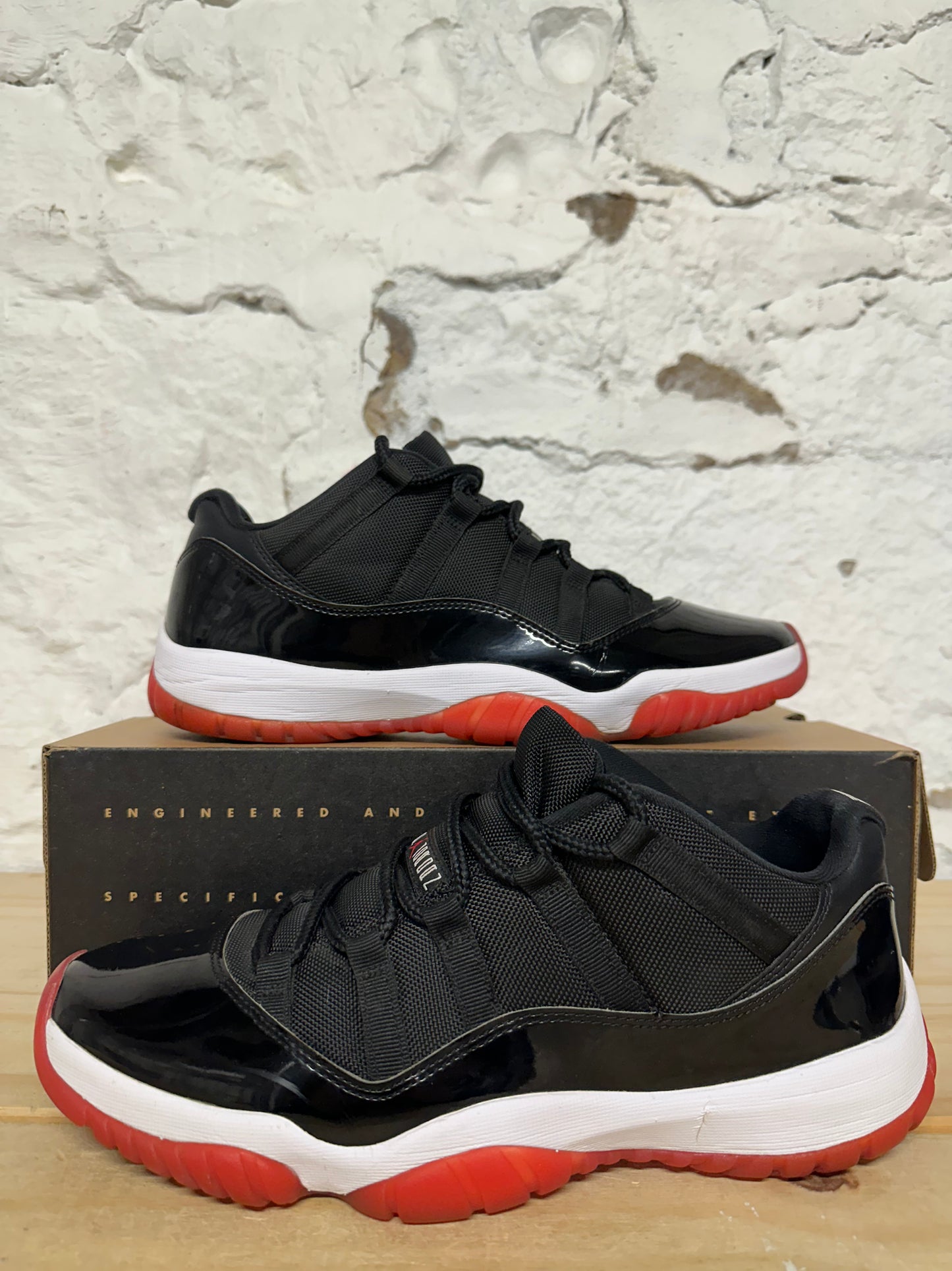 Air Jordan 11 Low Bred Sz 11