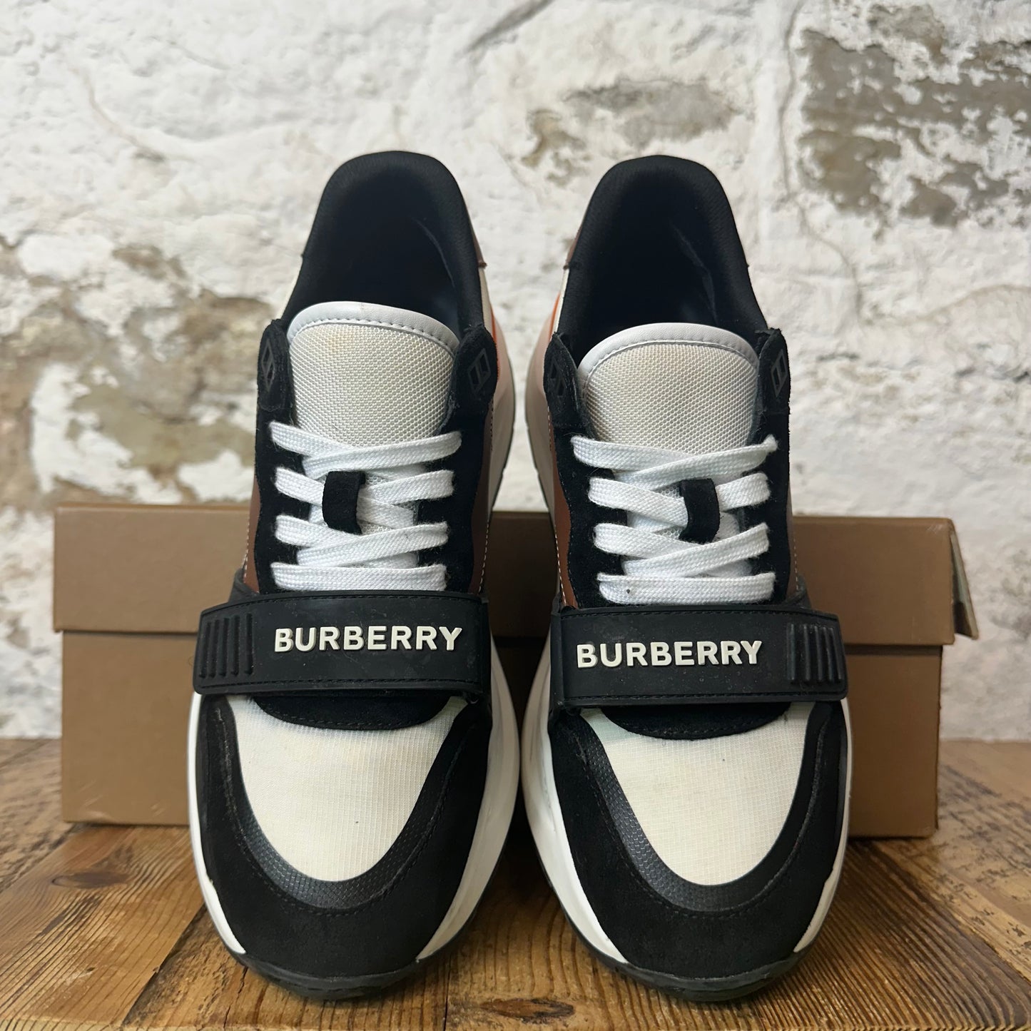 Burberry Ramsey Brown White Black Sneaker Sz 7 (40)