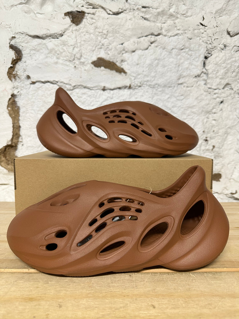 Yeezy Foam RNNR Clay Red Sz 9 DS