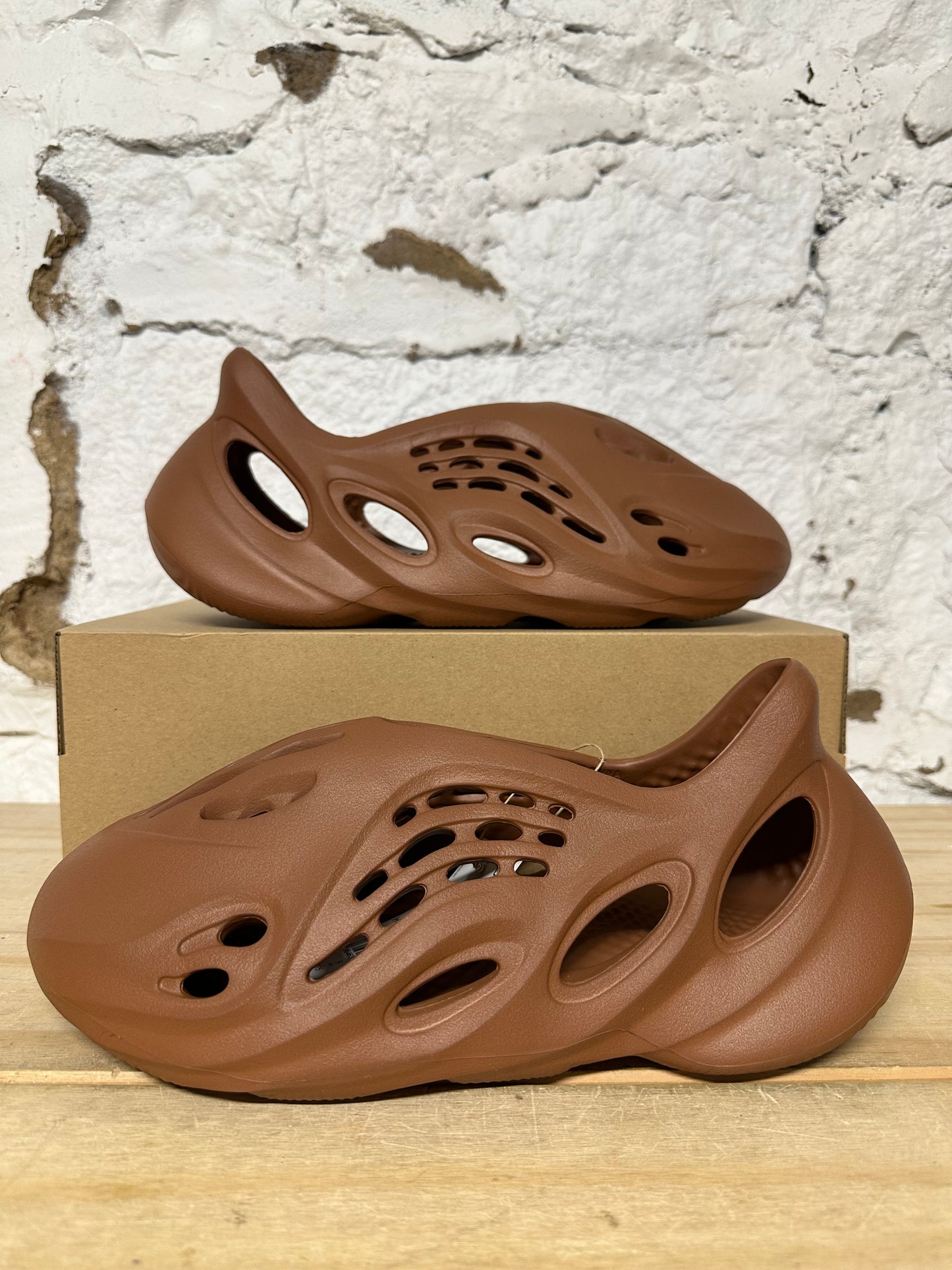 Yeezy Foam RNNR Clay Red Sz 9 DS