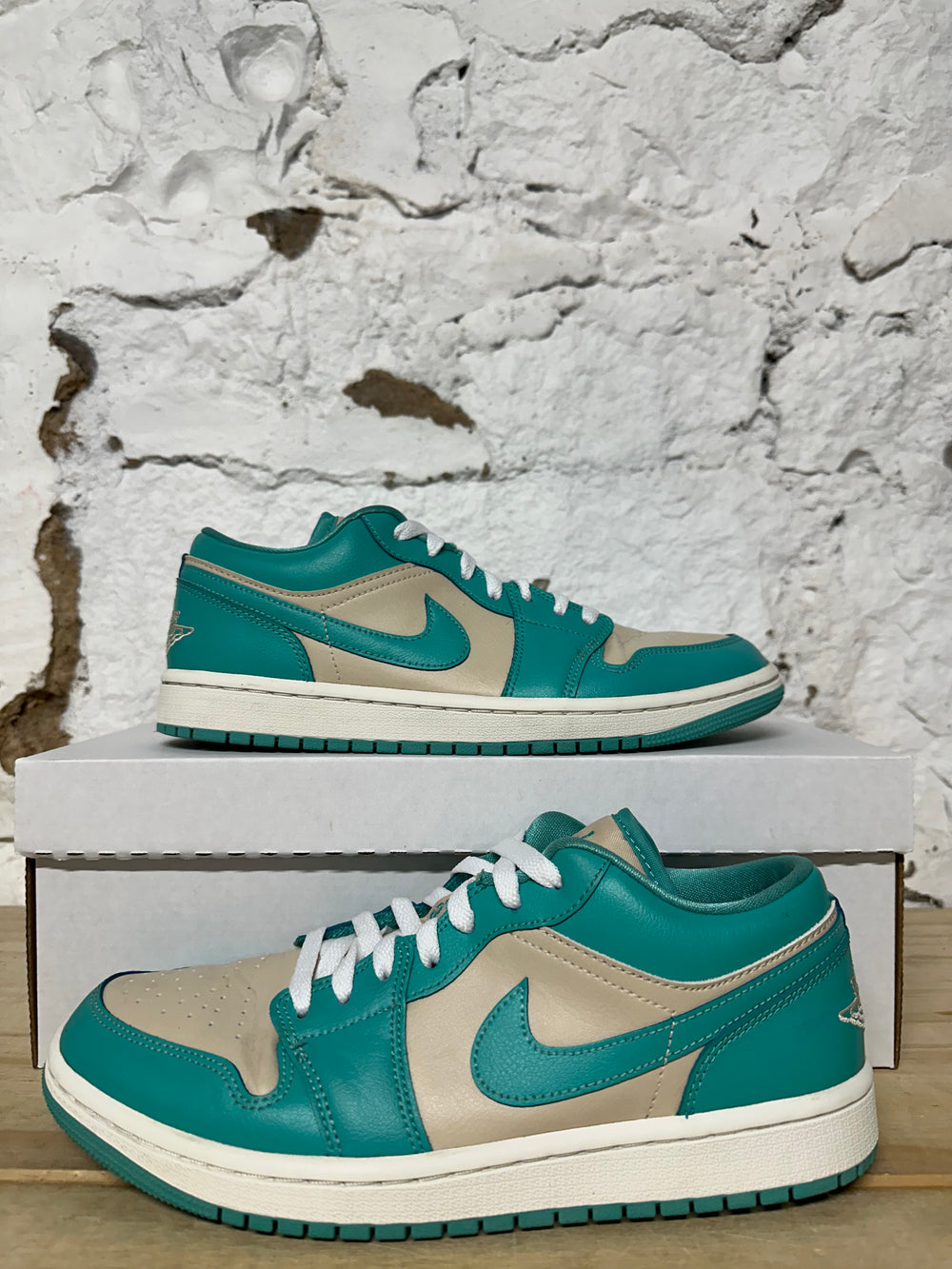 Air Jordan 1 Low Tropical Teal Sz 8.5 (10W)