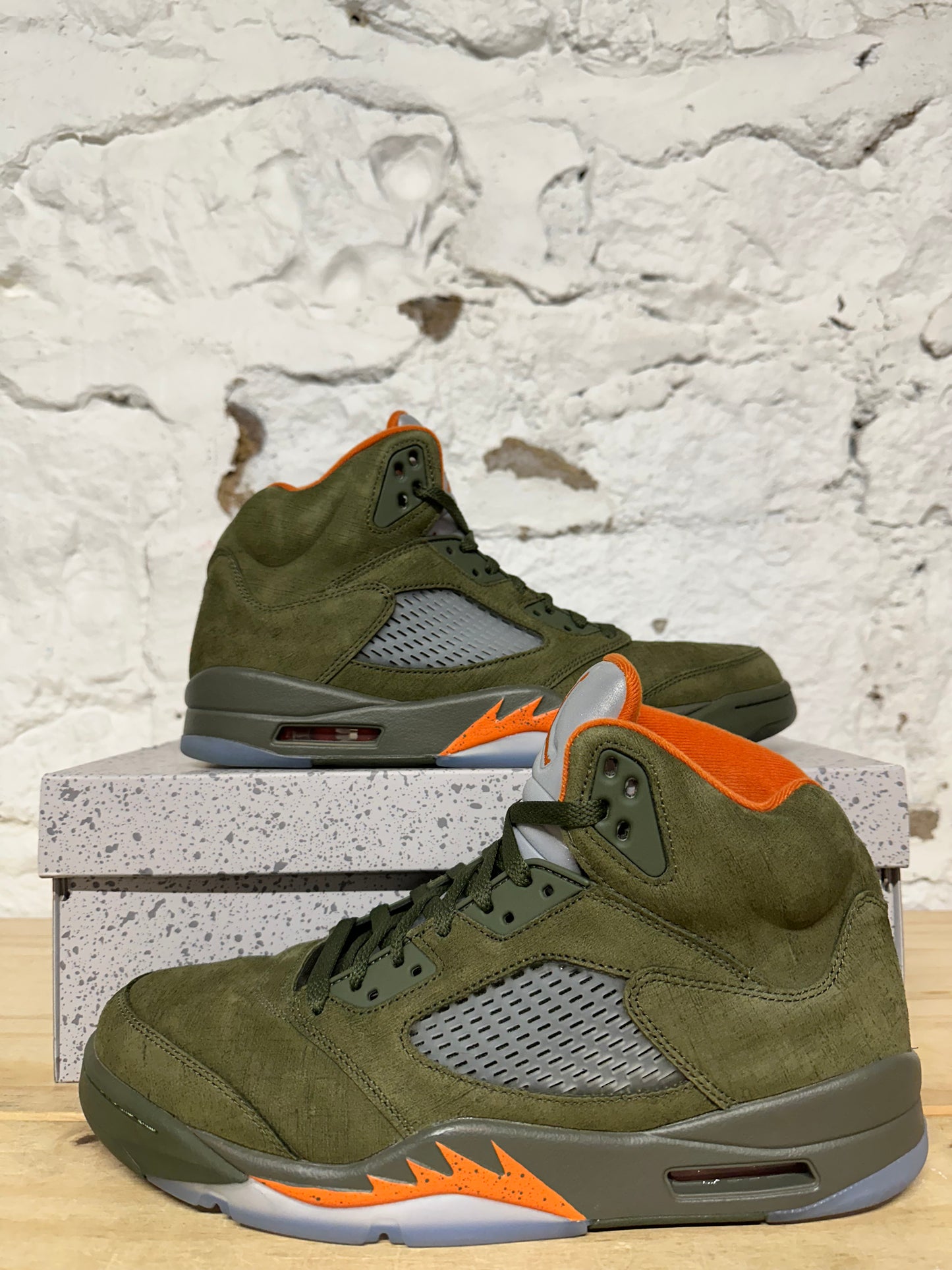 Air Jordan 5 Olive Sz 11