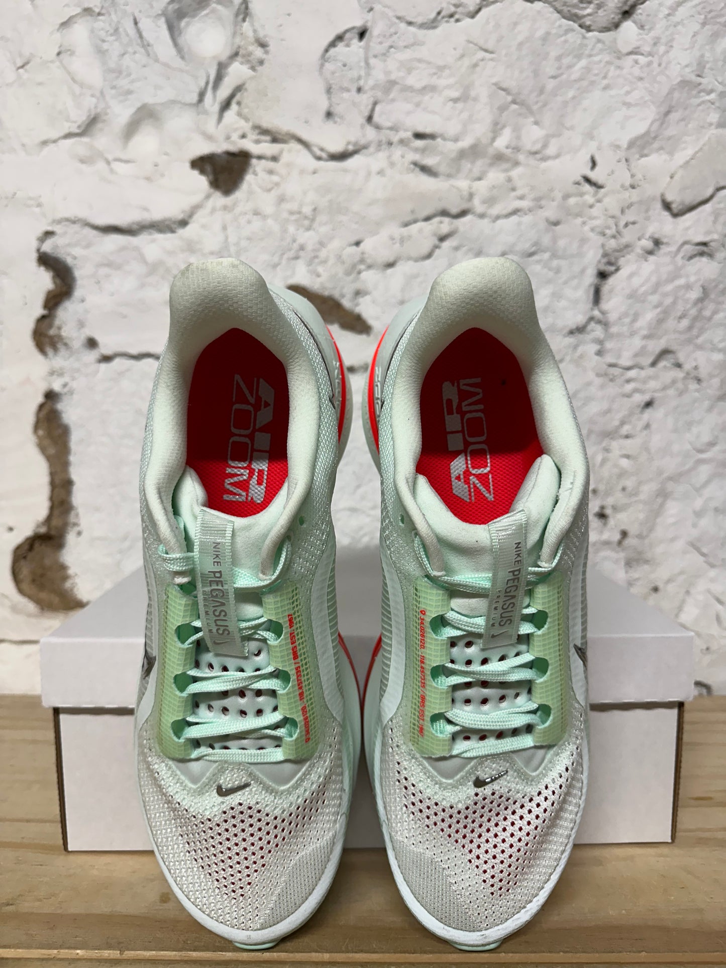 Nike Pegasus Premium Barely Green Sz 11