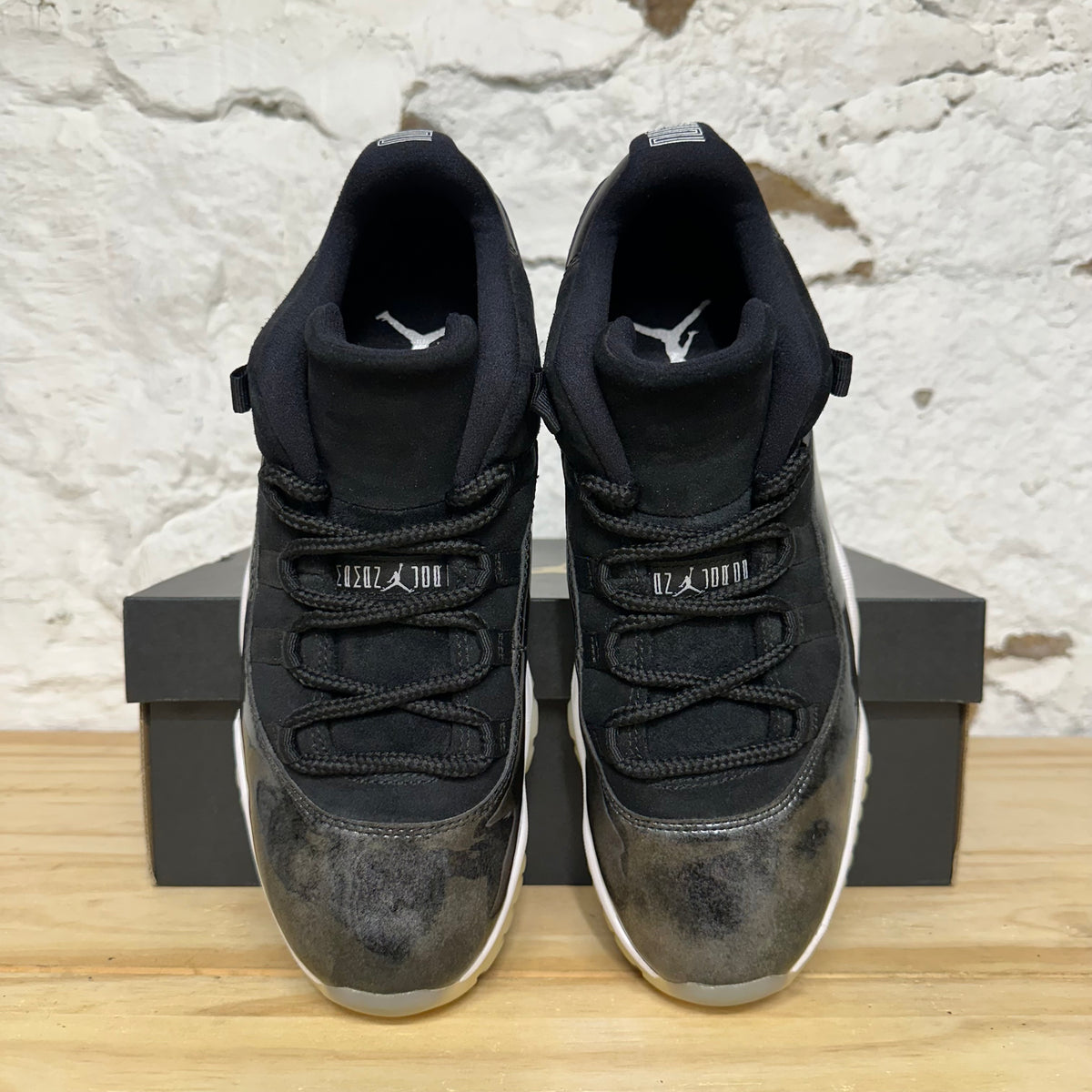Air Jordan 11 Low Barons Sz 9.5