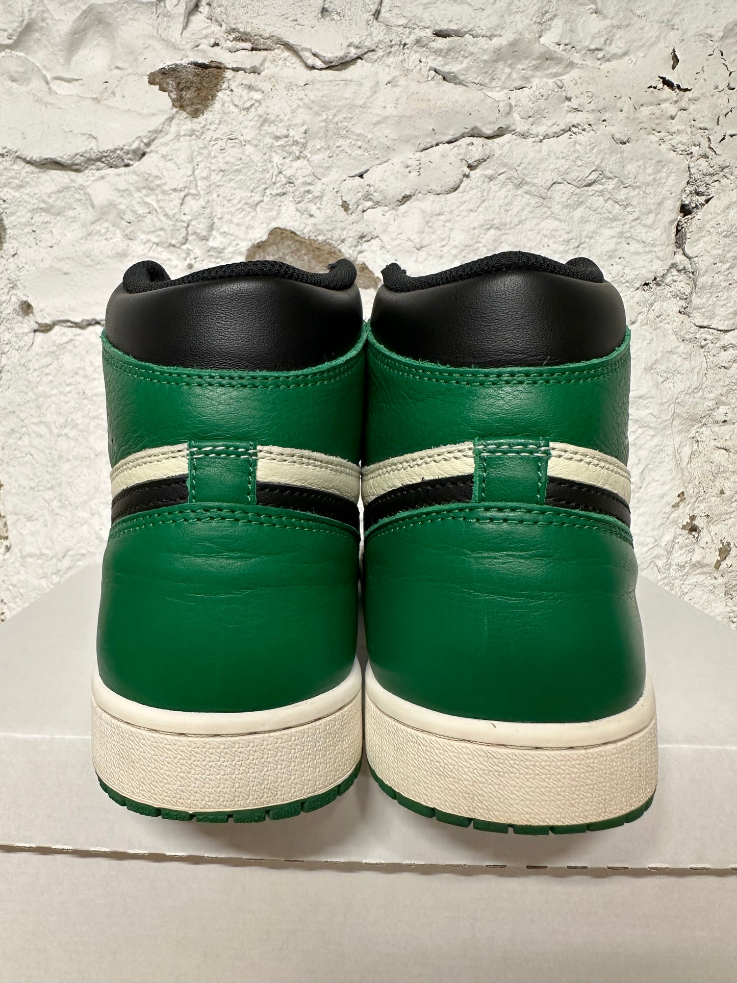 Air Jordan 1 Pine Green 1.0 Sz 9.5
