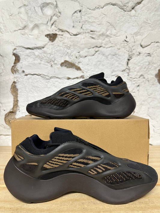 Yeezy 700 V3 Clay Brown Sz 10.5