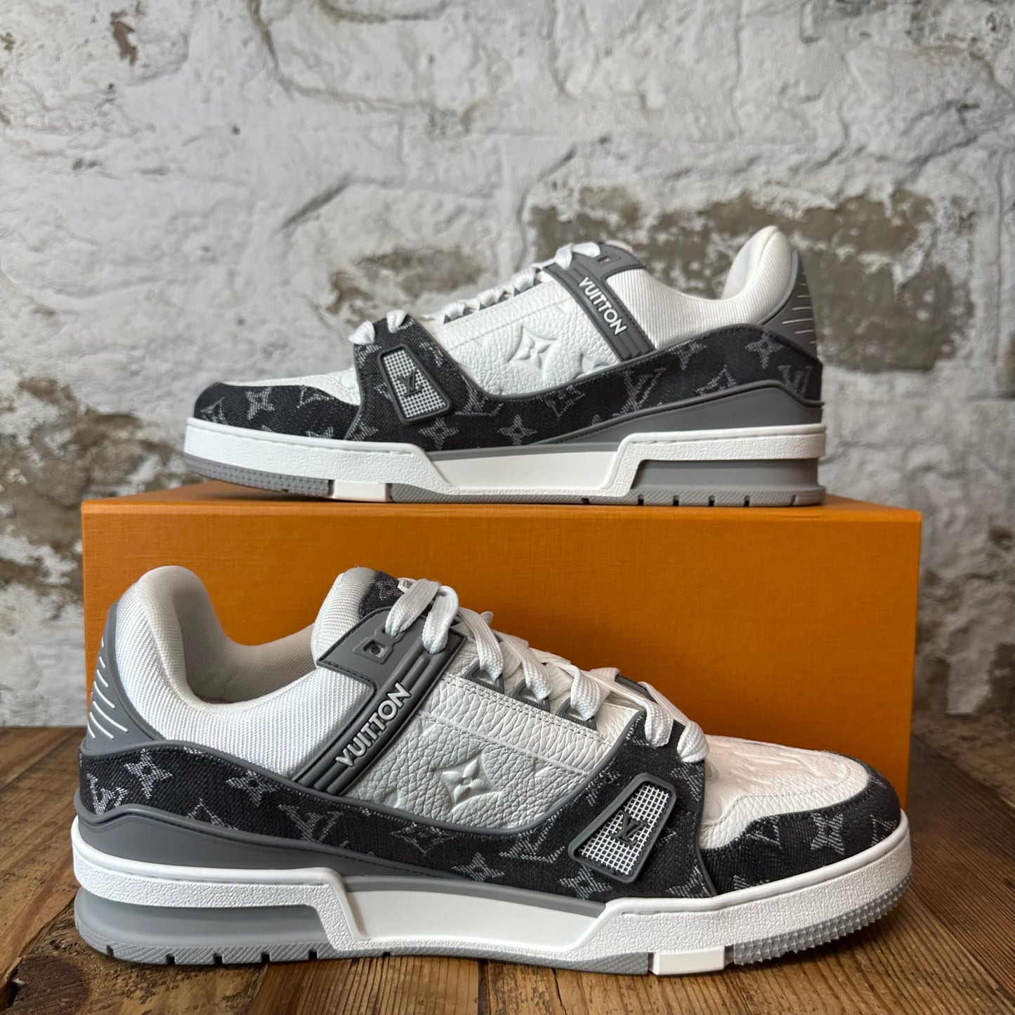 Louis Vuitton Grey Monogram White Trainer Sneaker Sz 10.5 (9LV)