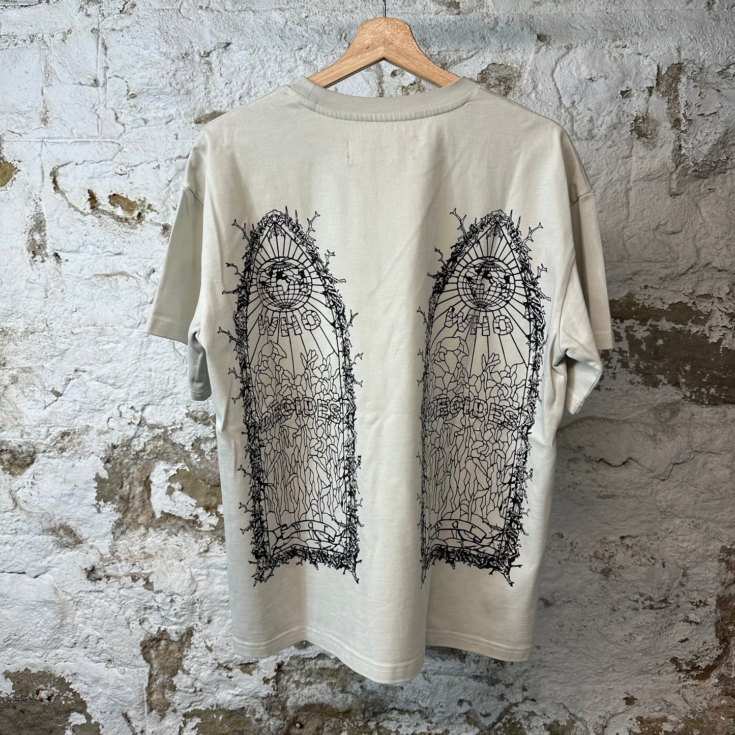 Who Decides War Thorned Stained Glass T-shirt Cloud Sz S