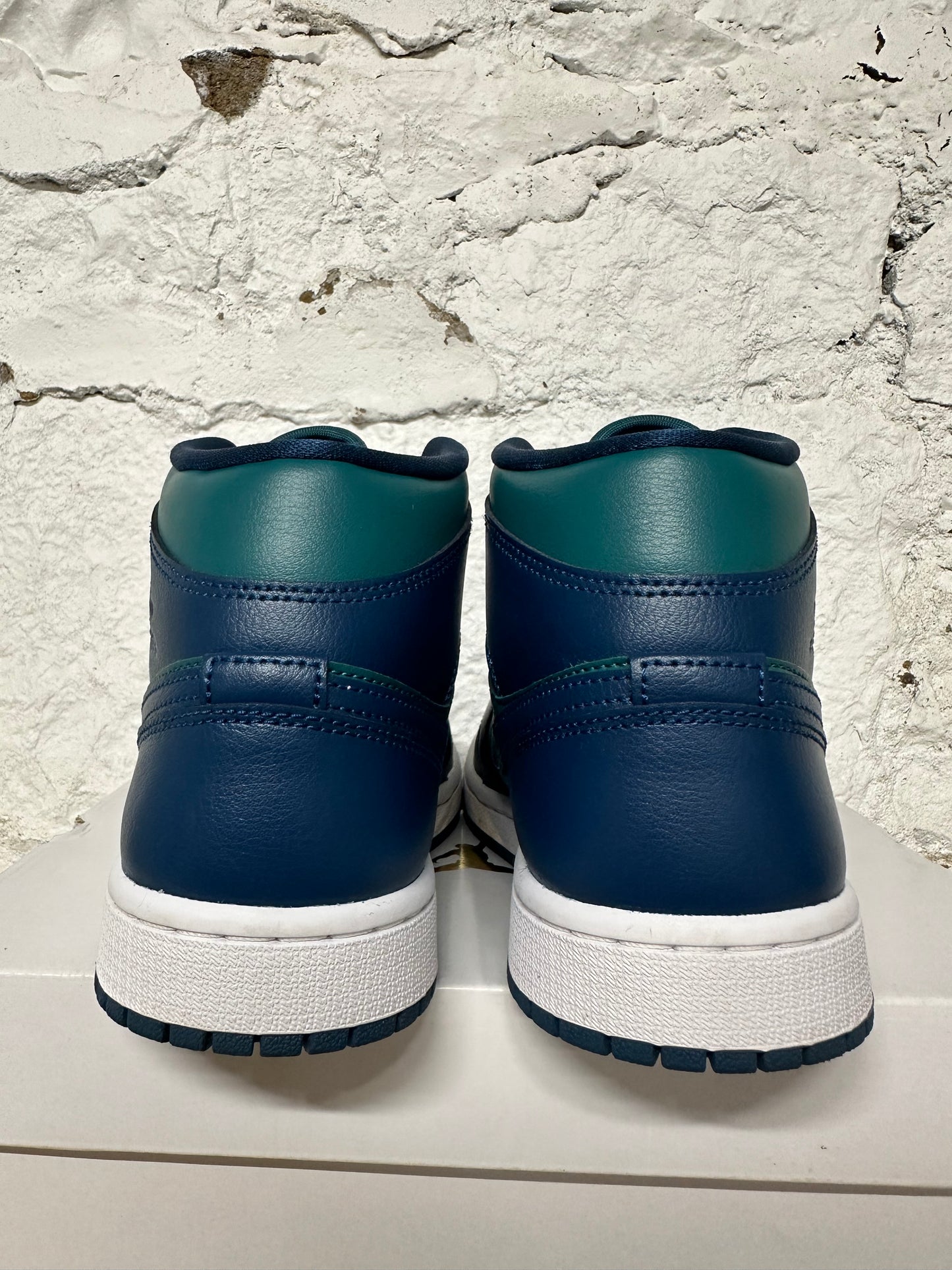 Air Jordan 1 Mid Sky Teal Sz 6.5 (8W)