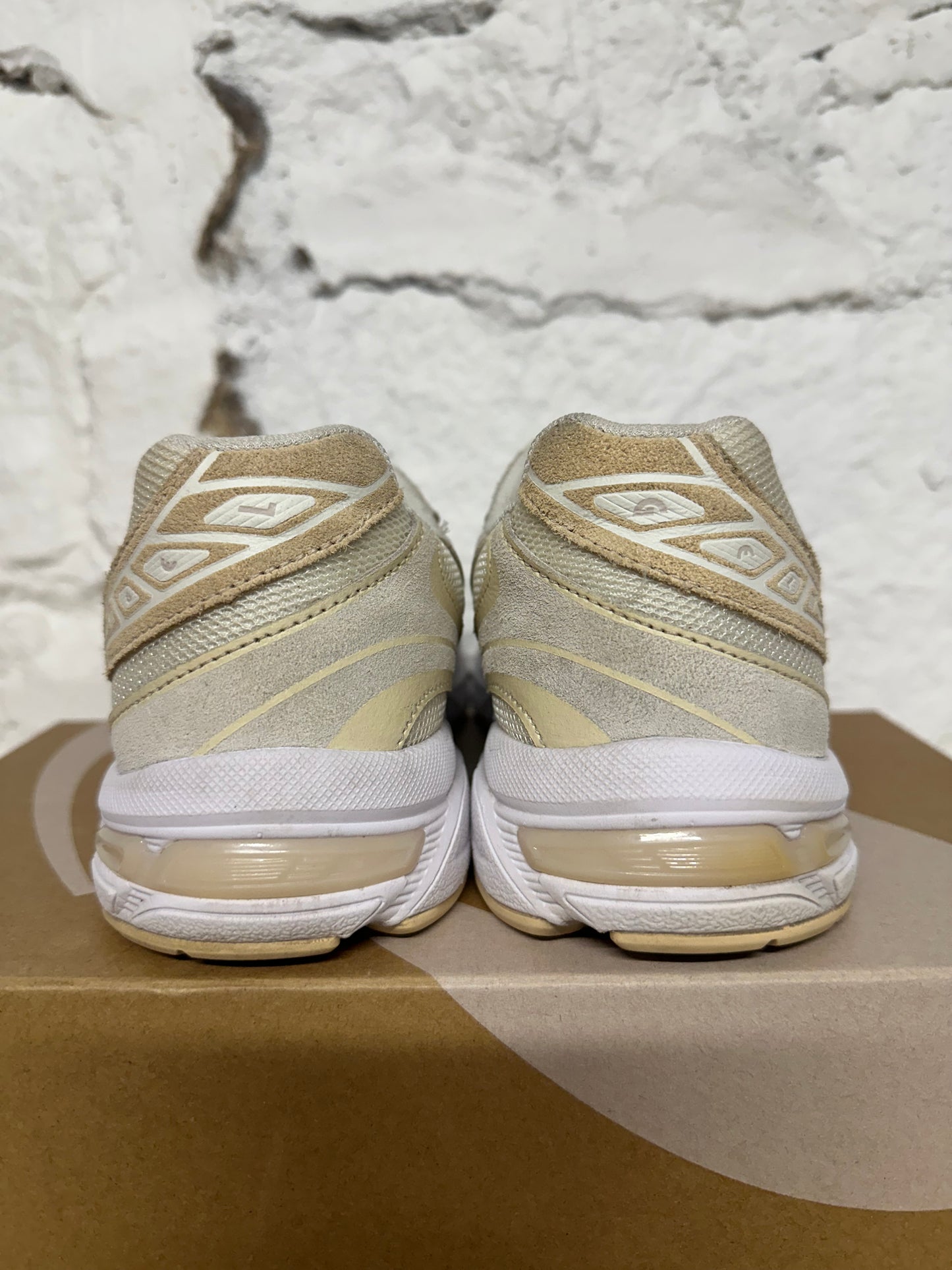 Asics Gel-1130 Cream Sz 6.5 (8W)