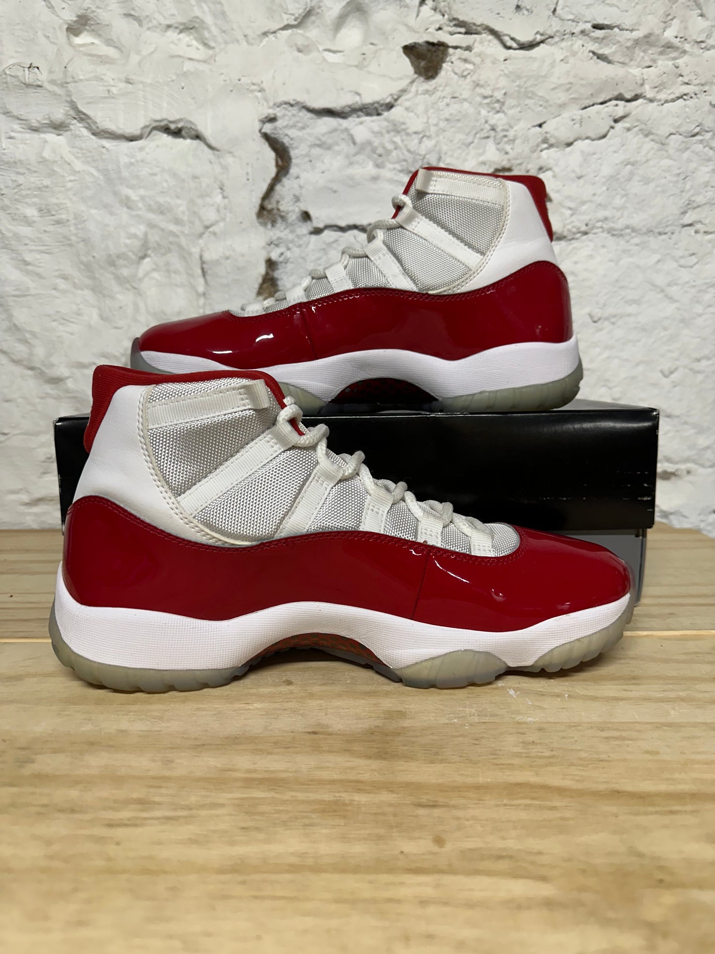 Air Jordan 11 High Cherry Sz 10