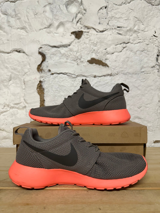 Nike Roshe Run Soft Grey Crimson Sz 8.5