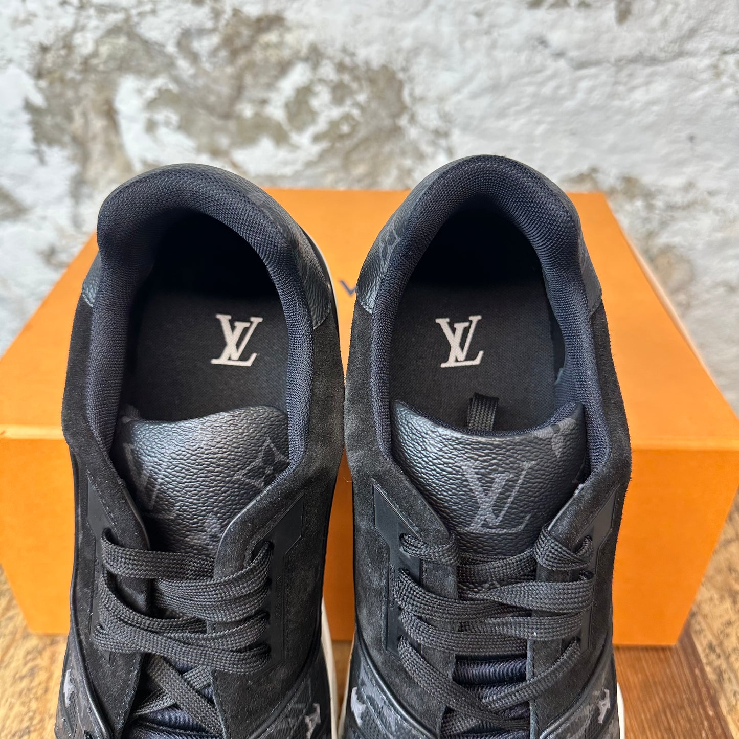 Louis Vuitton Damier Graphite Trainer Sz 11.5 (10LV)