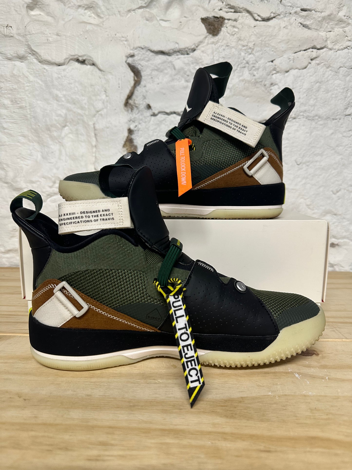 Air Jordan 33 Travis Scott Sz 8