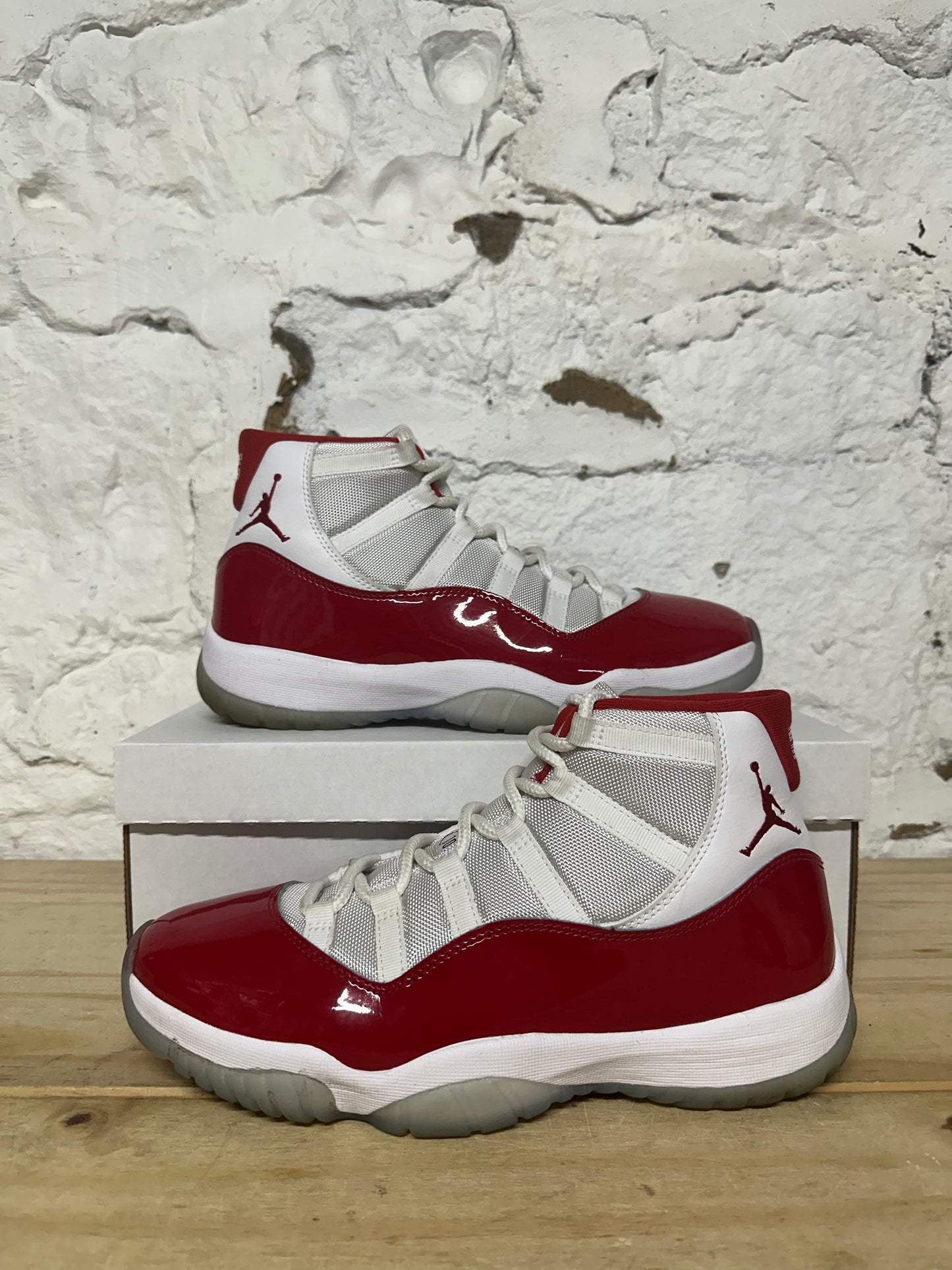 Air Jordan 11 High Cherry Sz 10.5