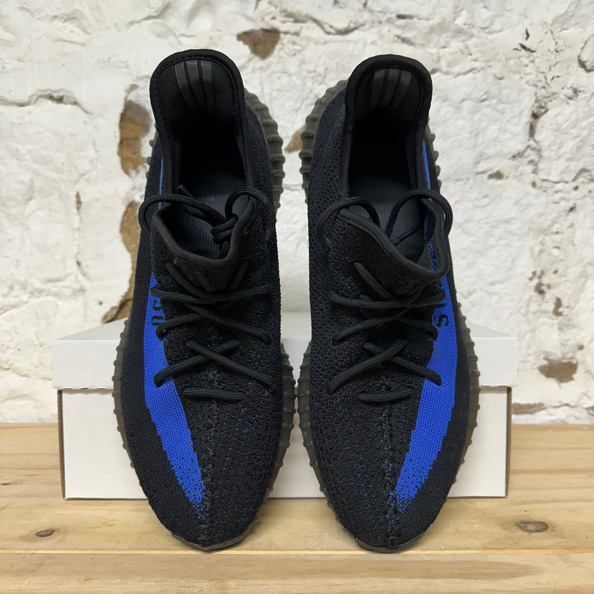 Yeezy 350 V2 Dazzling Blue Sz 13