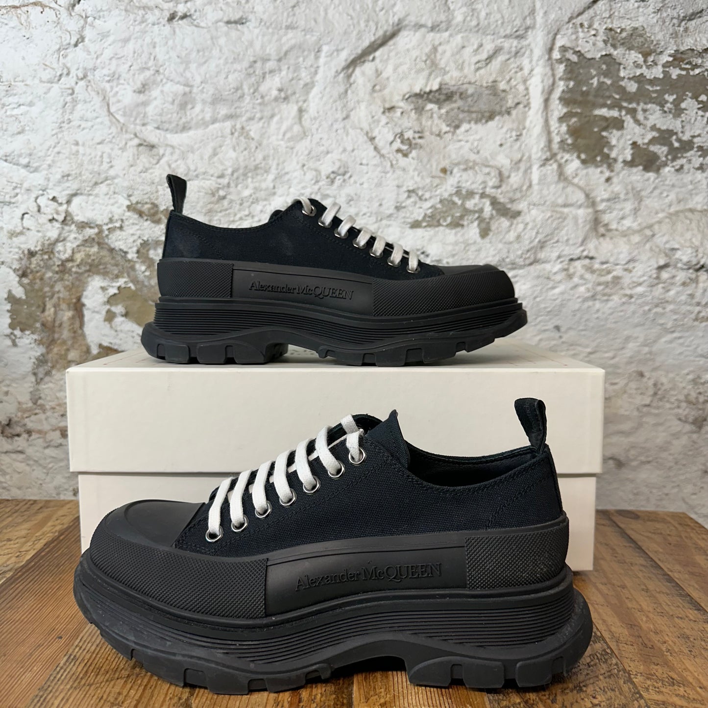 Alexander Mcqueen Black Tread Boot Low Sz 9 (42)