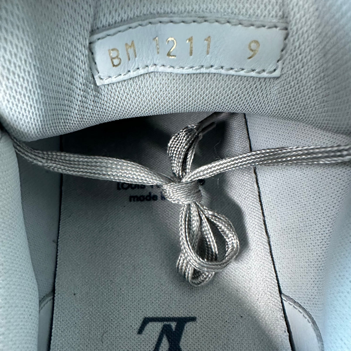 Louis Vuitton Silver Trainer Sneaker Sz 10.5 (9LV)