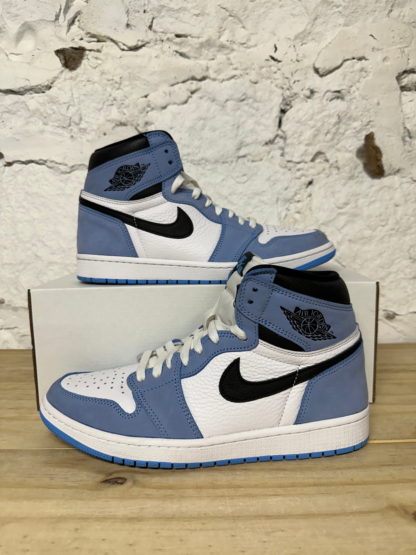 Air Jordan 1 High University Blue Sz 9.5