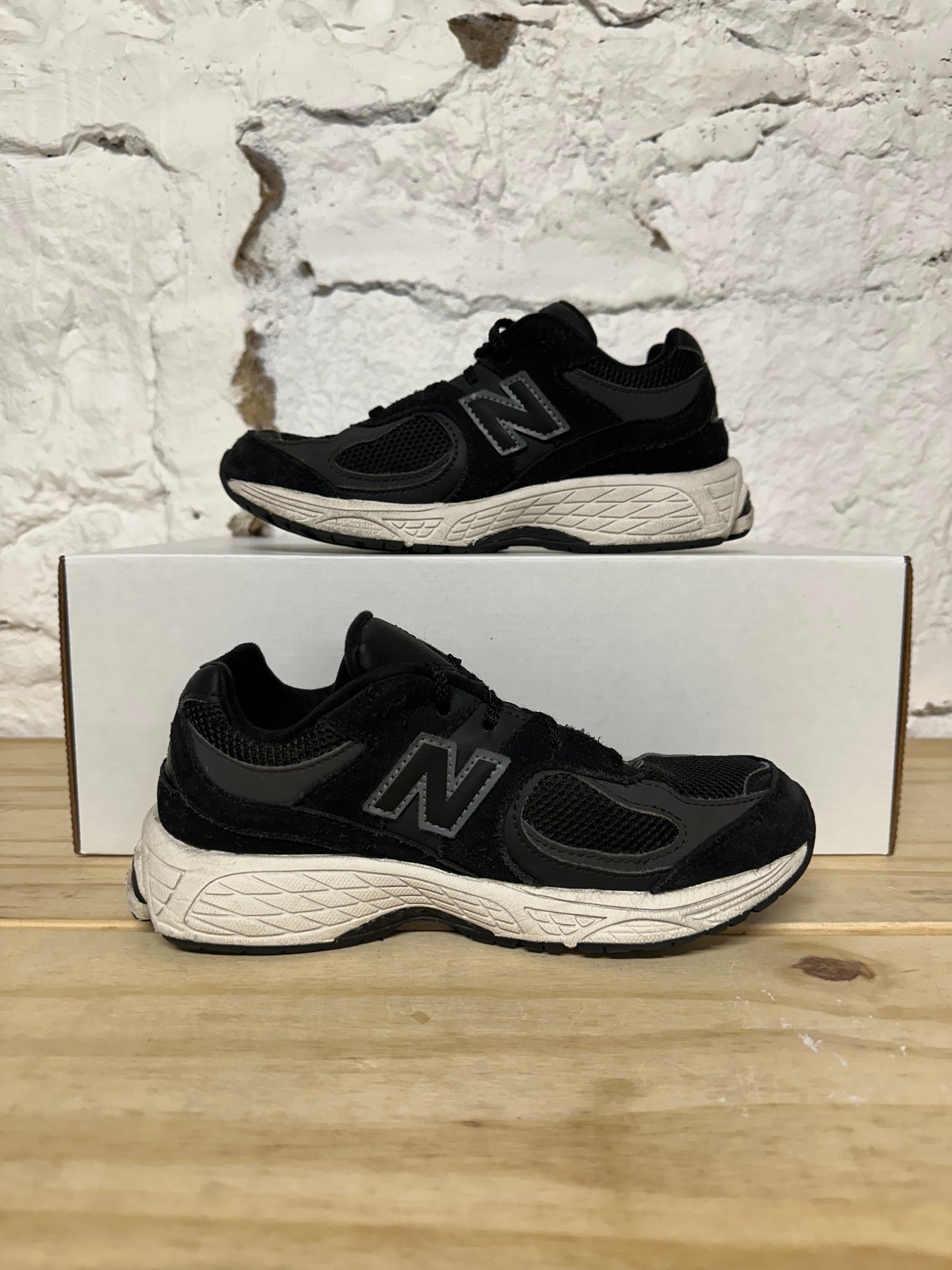 New Balance 2002R Black Phantom Sz 3Y