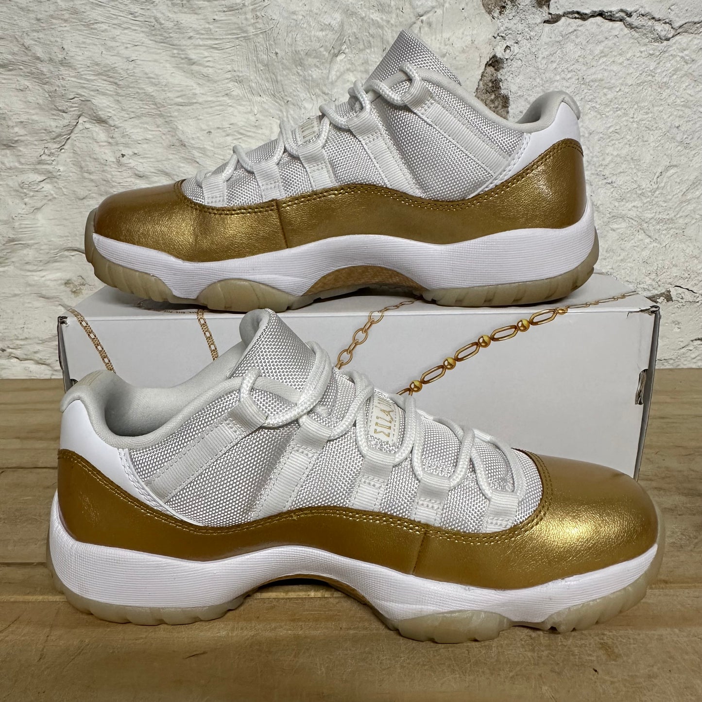 Air Jordan 11 Low Mother's Day Sz 7.5 (9W)