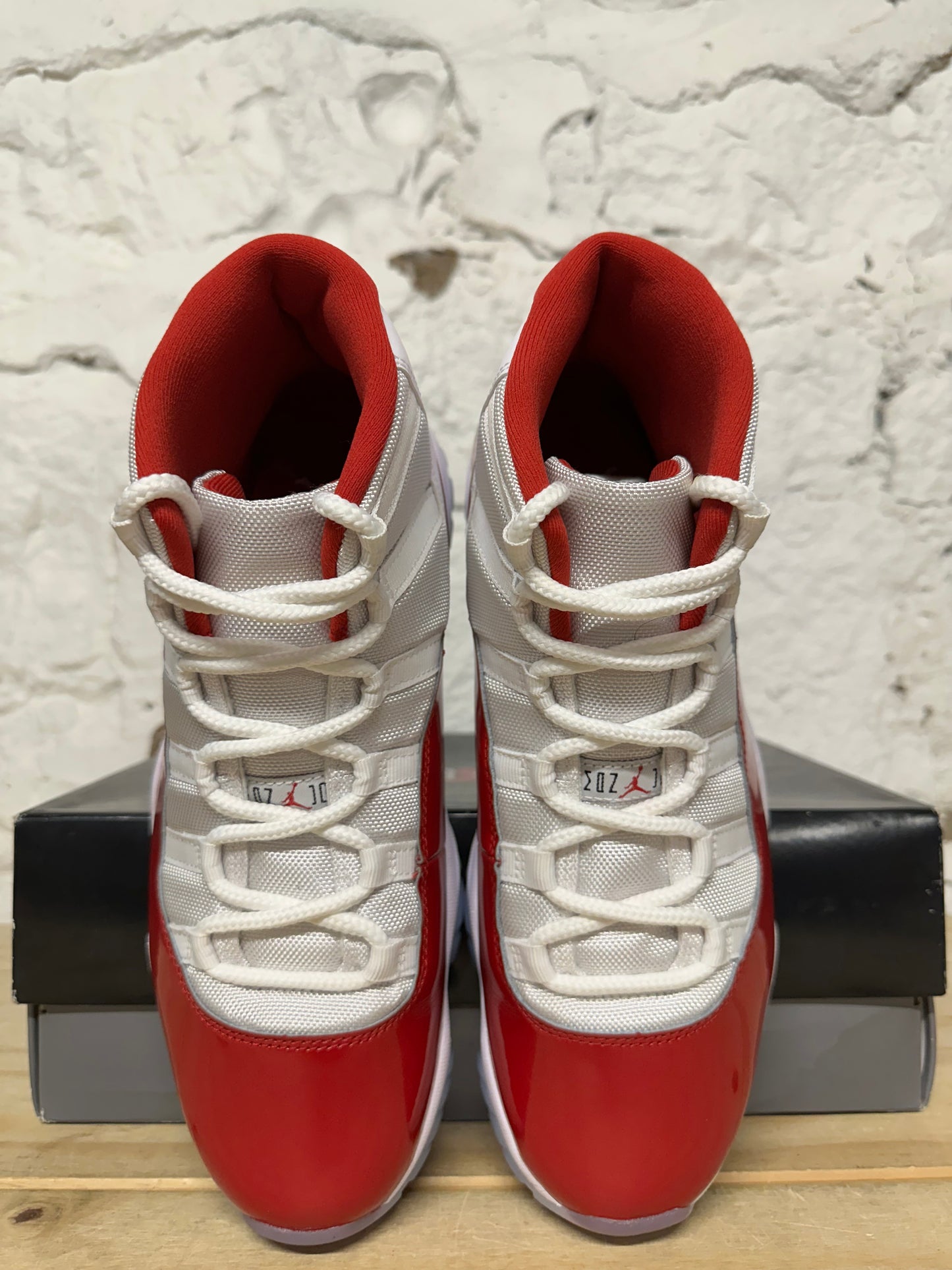 Air Jordan 11 High Cherry Sz 10.5