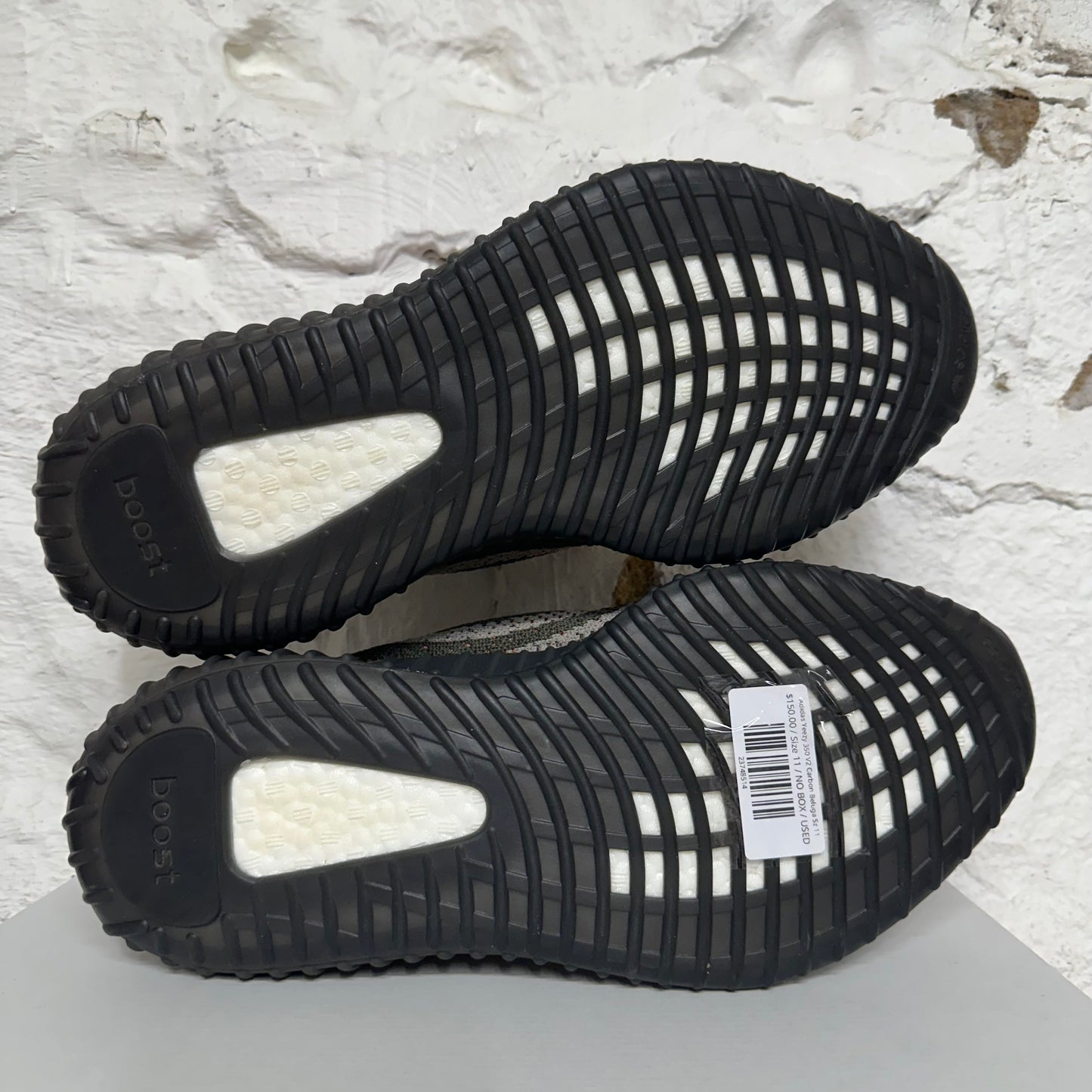 Yeezy 350 V2 Carbon Beluga Sz 11