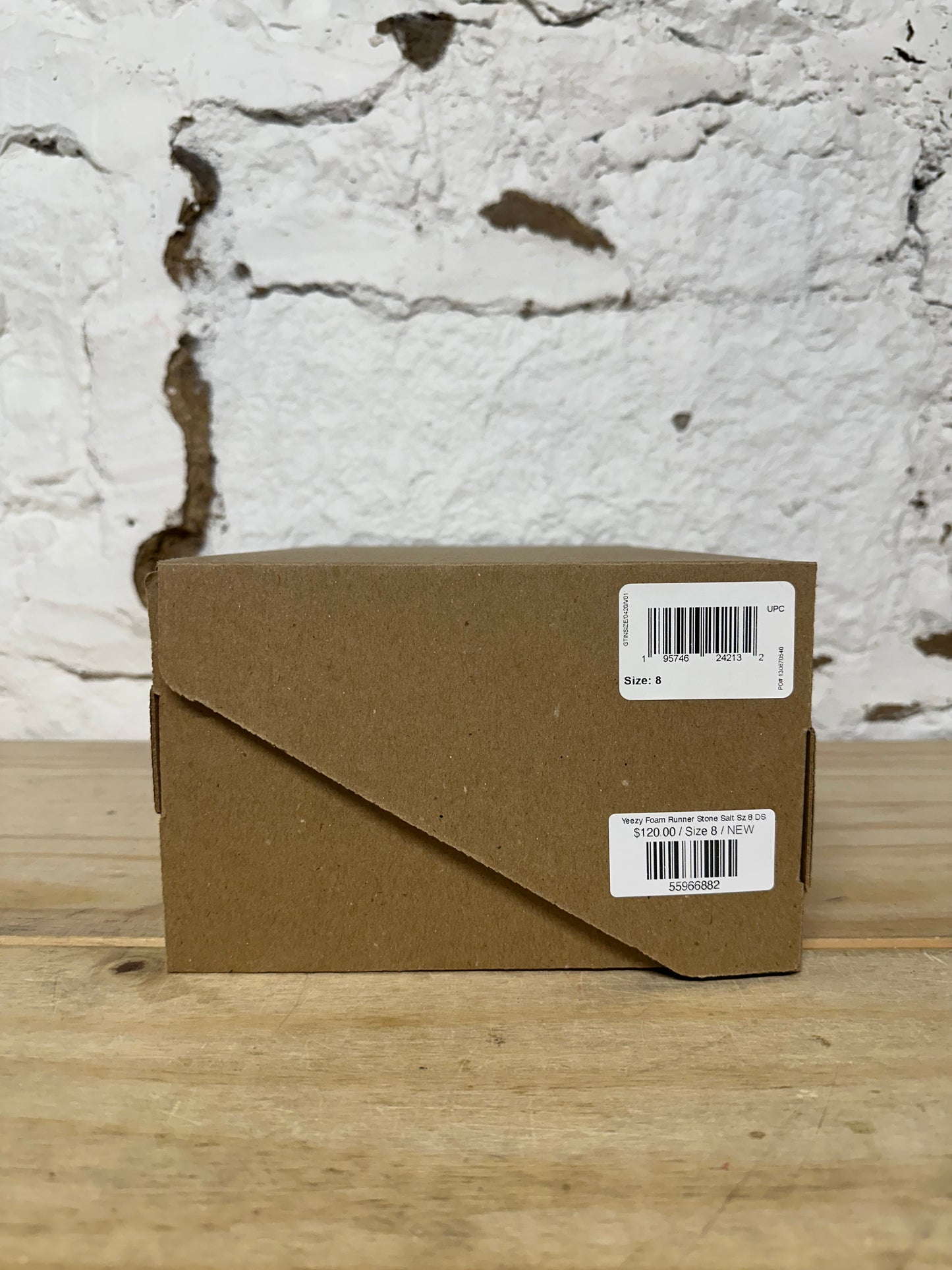 Yeezy Foam RNNR Stone Salt Sz 8 DS