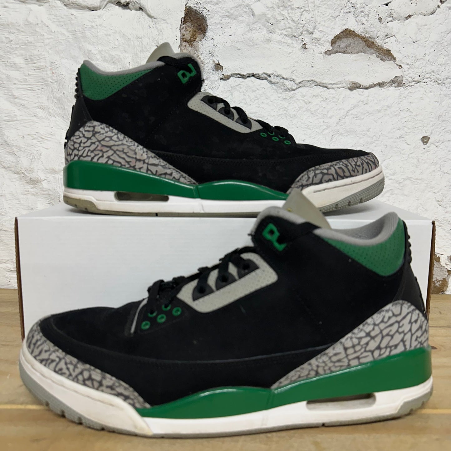 Air Jordan 3 Pine Green Sz 10.5
