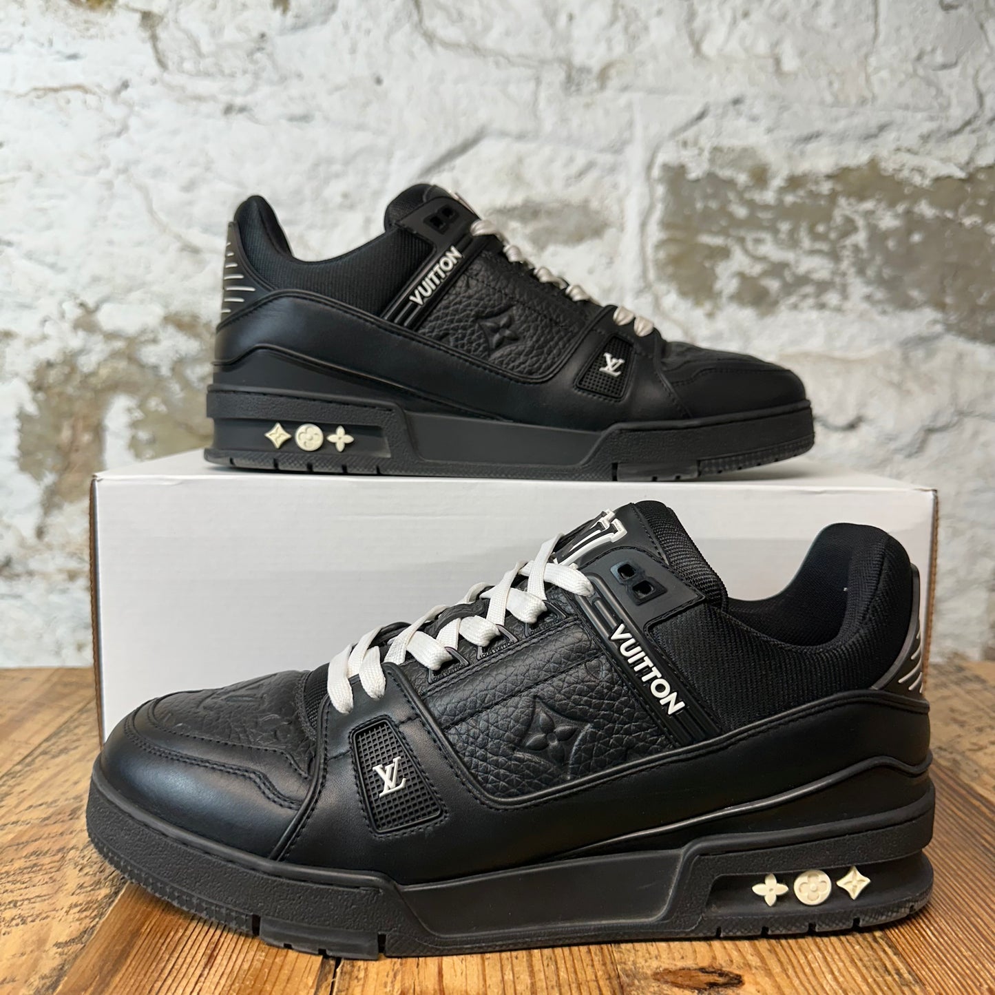 Louis Vuitton Triple Black Trainer Sneaker Sz 8.5 (7LV)
