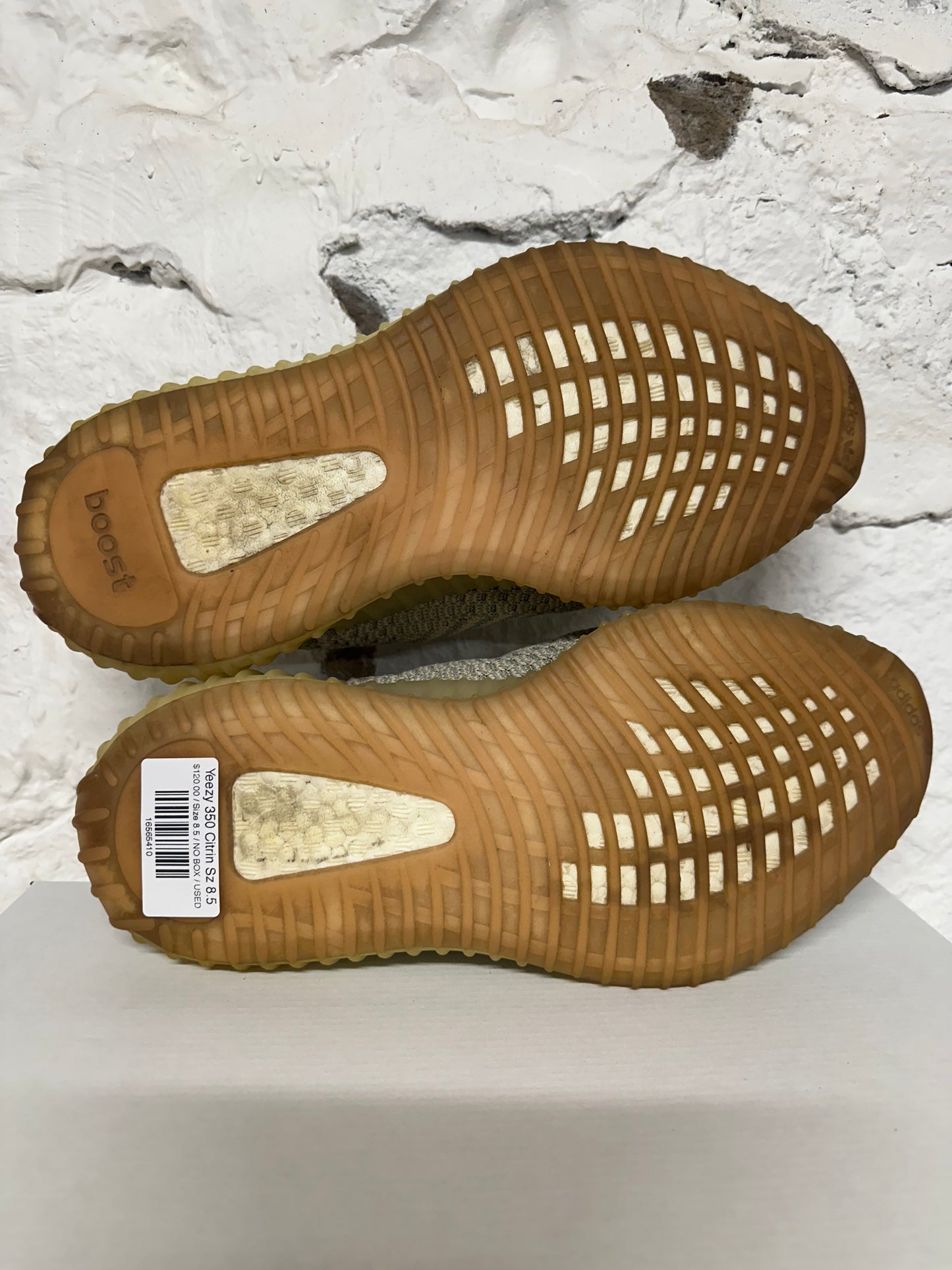 Yeezy 350 V2 Citrin Sz 8.5