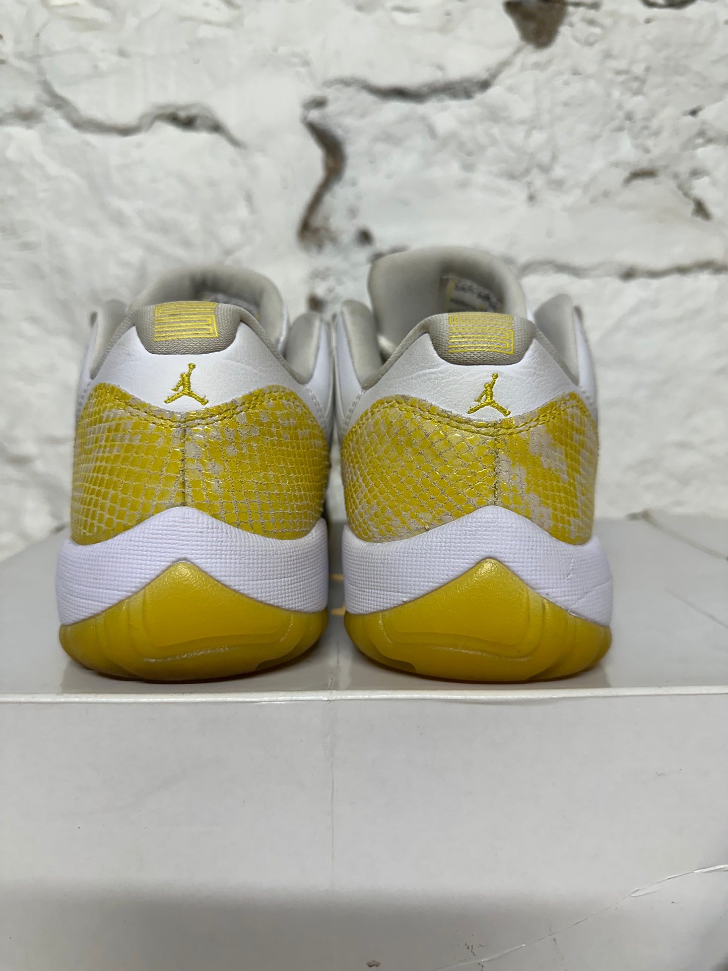 Air Jordan 11 Low Yellow Snakeskin Sz 8.5 (10W)