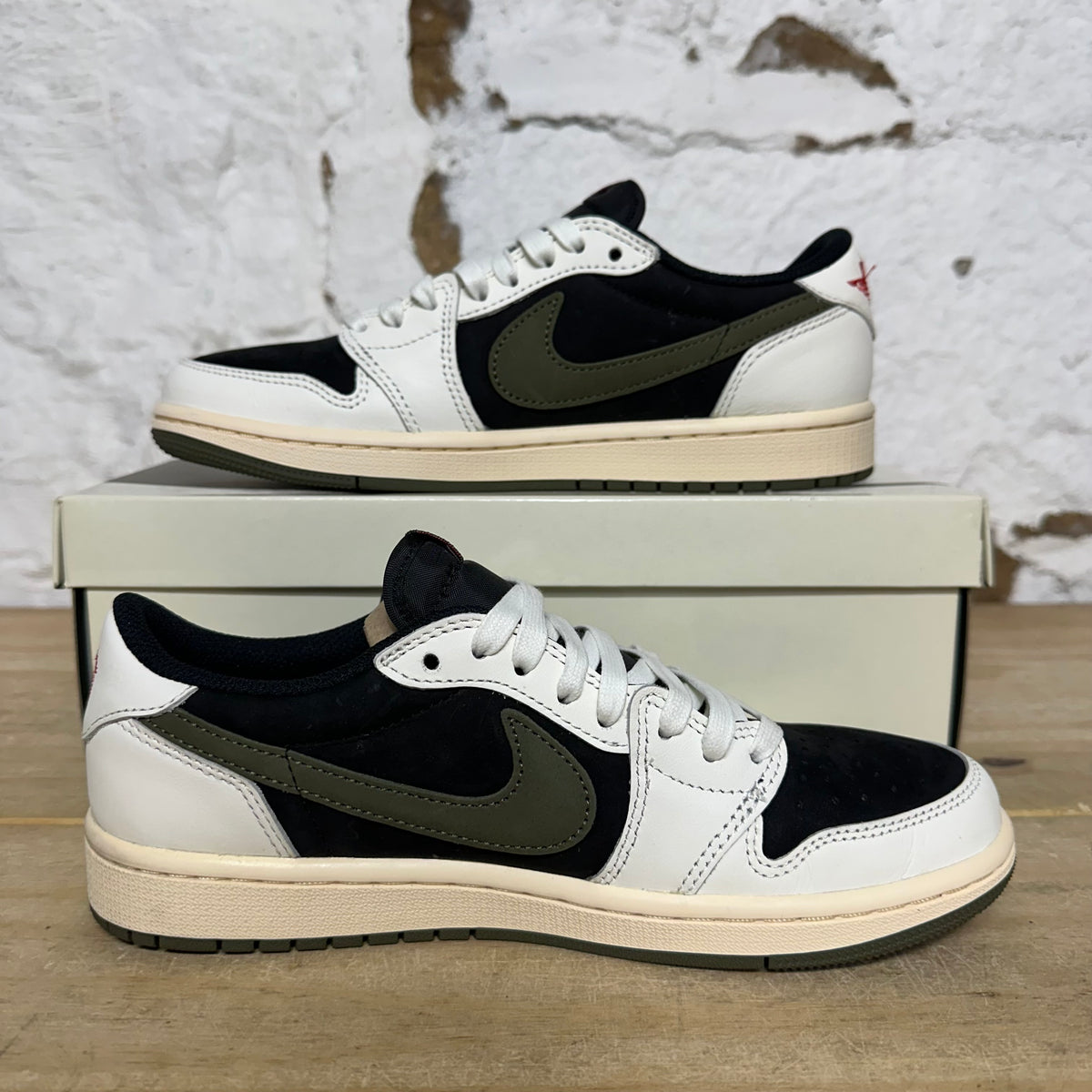 Air Jordan 1 Low Travis Scott Olive Sz 6 (7.5W)