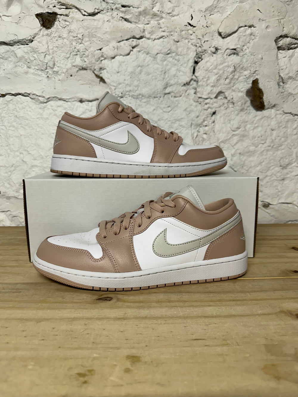 Air Jordan 1 Low Particle Beige Sz 9.5 (11W)