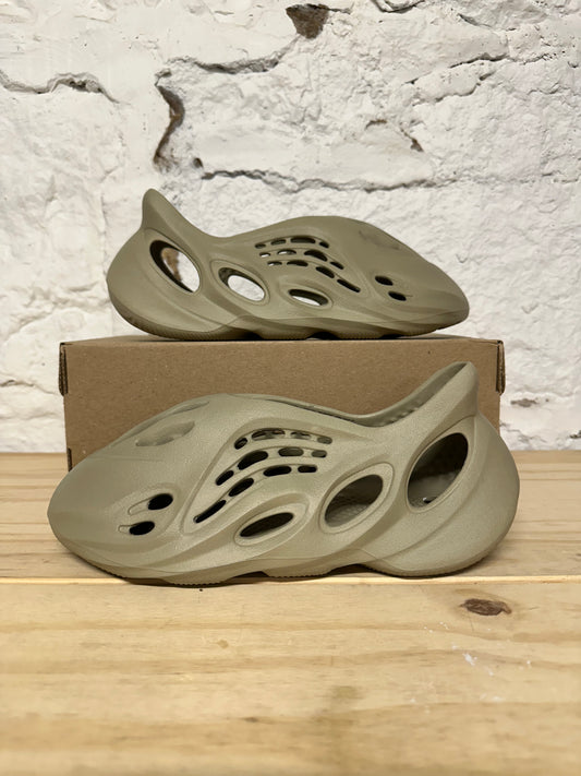 Yeezy Foam RNNR Stone Salt Sz 9 DS