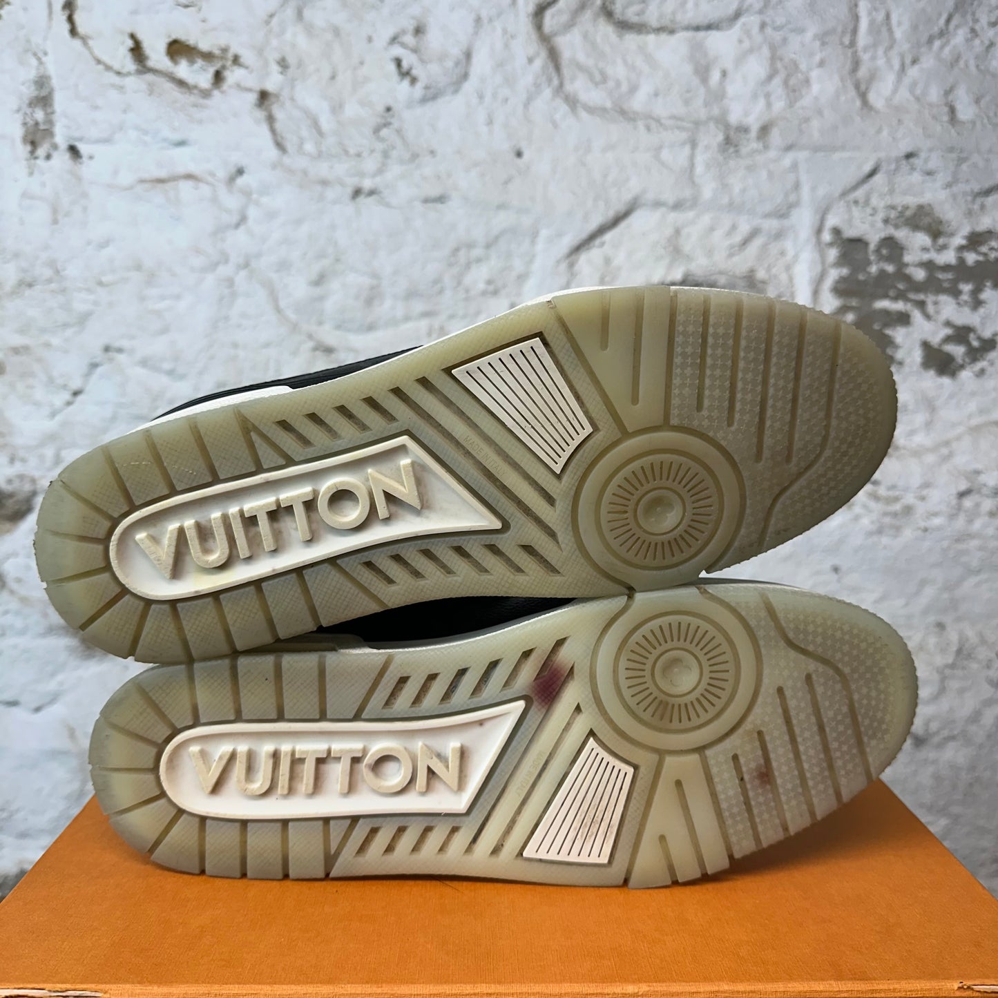 Louis Vuiitton Graphite Trainer Sz 10.5 (9LV) (No Insoles)