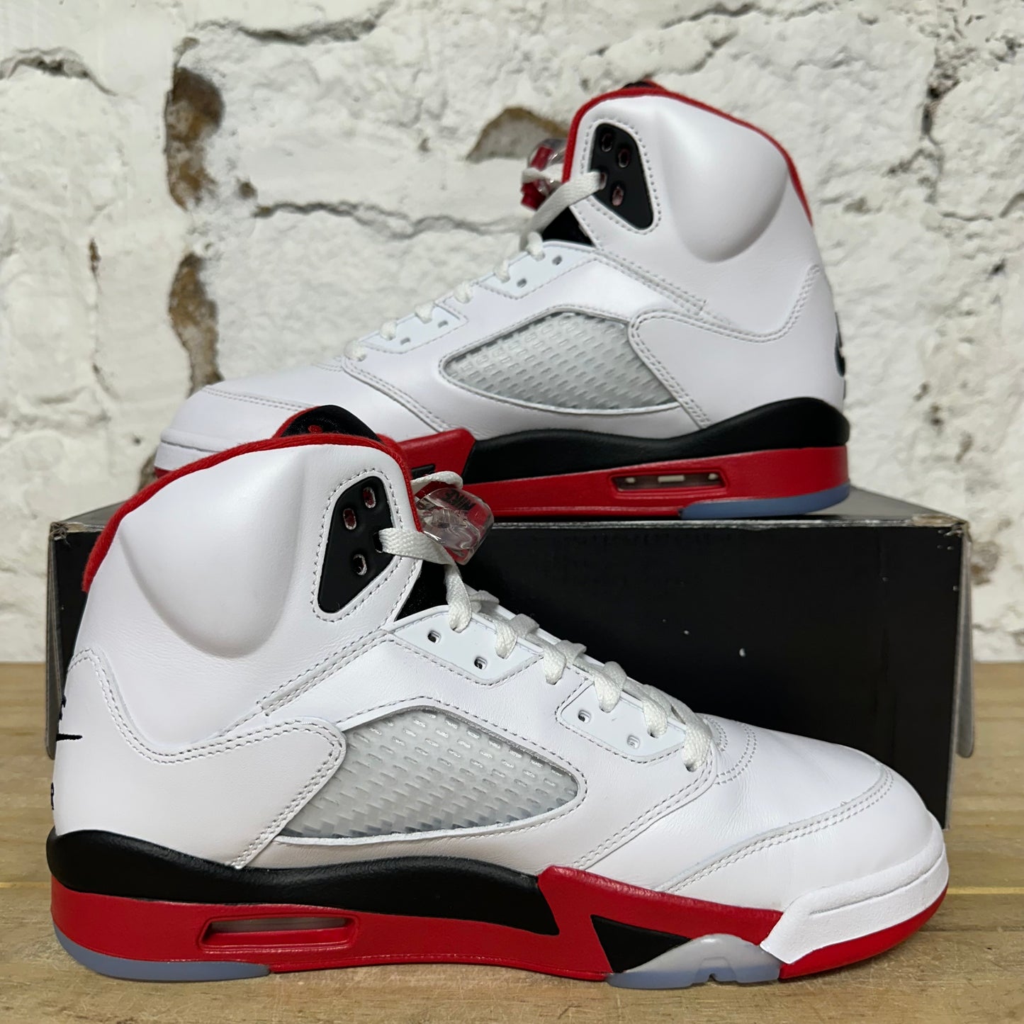 Air Jordan 5 Fire Red (Black Tongue 2025) Sz 9