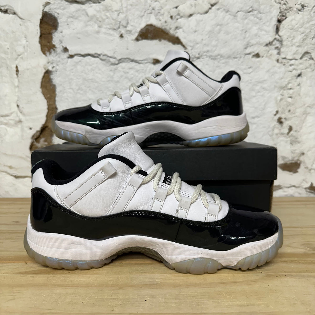 Air Jordan 11 Low Iridescent Sz 8