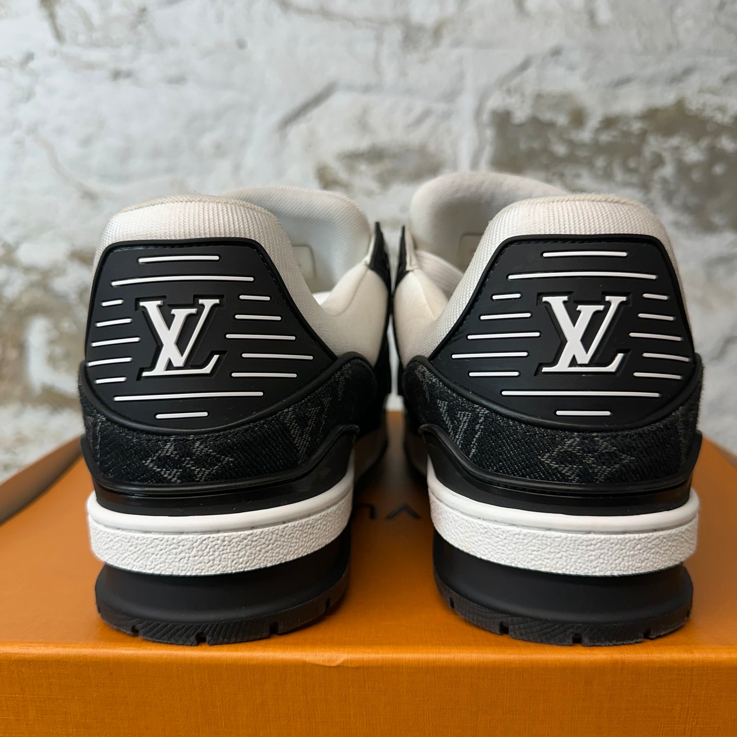 Louis Vuitton Black White Trainer Sneaker Sz 11 (9.5LV)