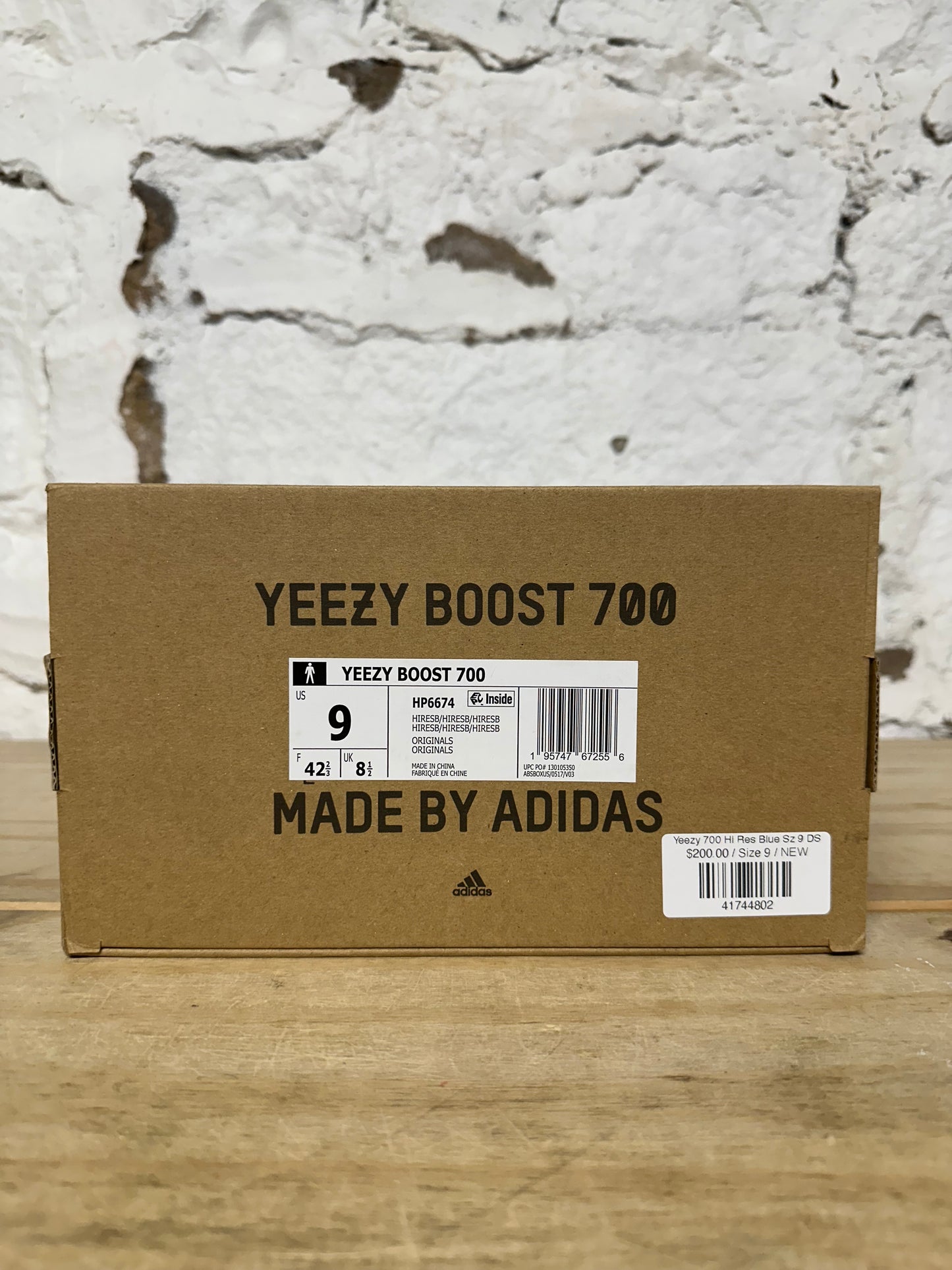 Yeezy 700 Hi-Res Blue Sz 9 DS