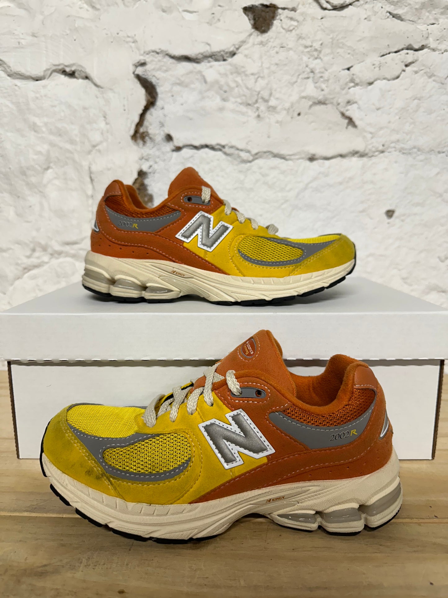 New Balance 2002R Yellow Orange Sz 4.5
