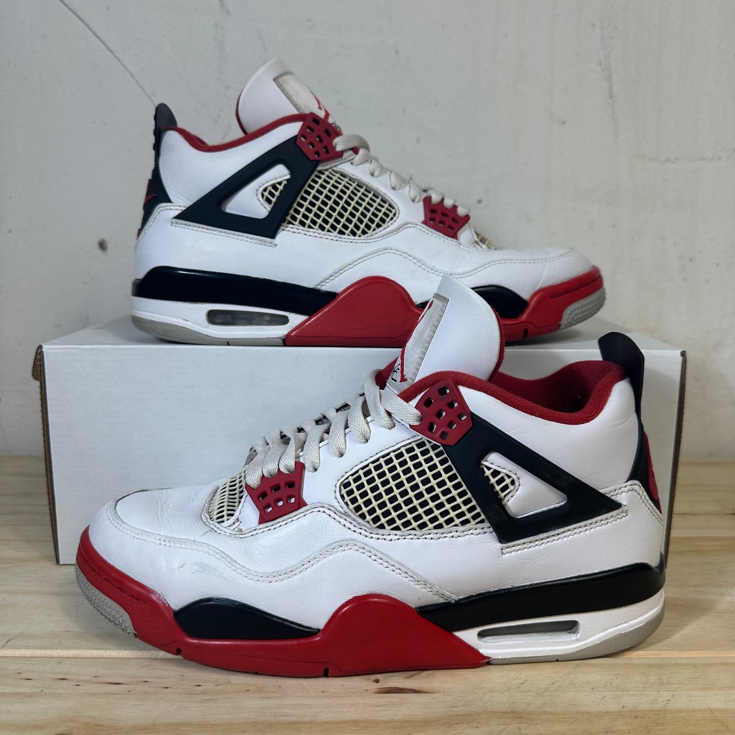 Air Jordan 4 Fire Red Sz 9