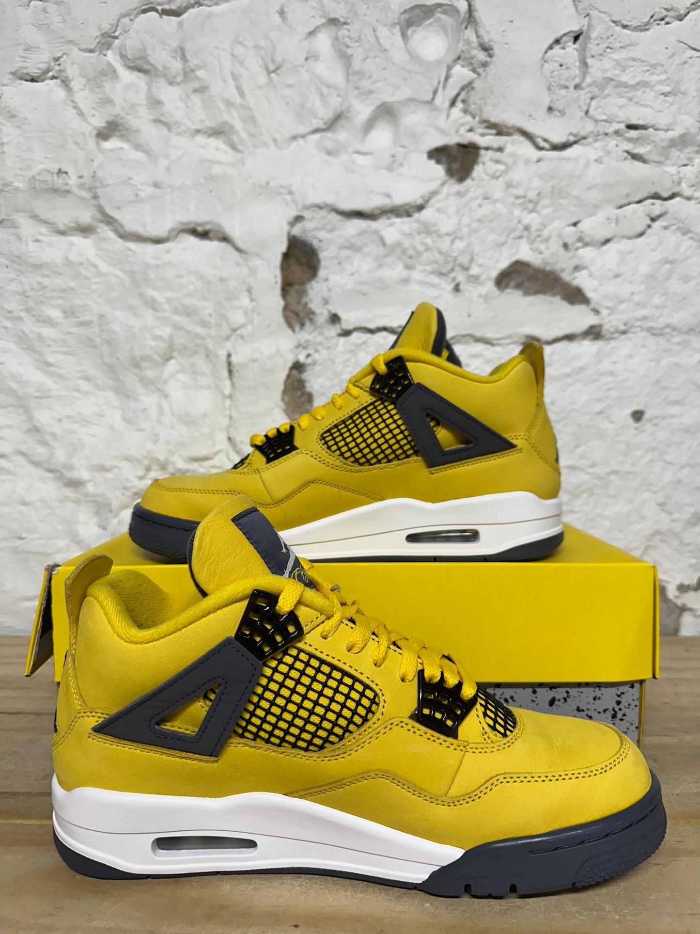 Air Jordan 4 Lightning Sz 9