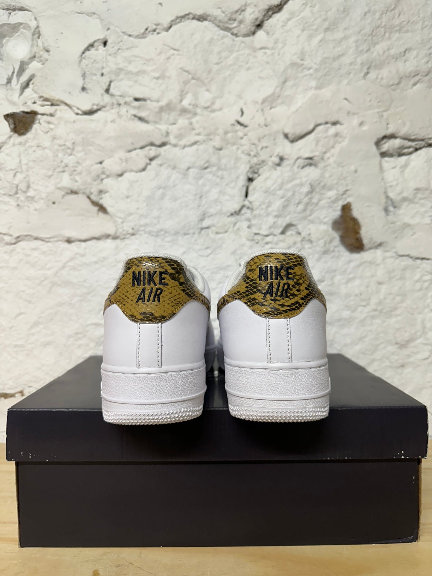 Nike Air Force 1 Low Ivory Snake Sz 10 DS