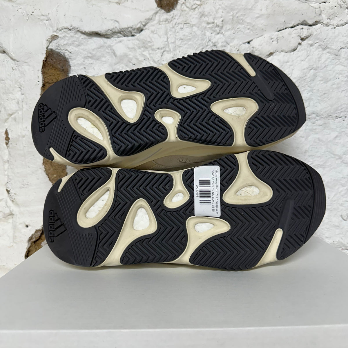 Yeezy 700 Analog Sz 9